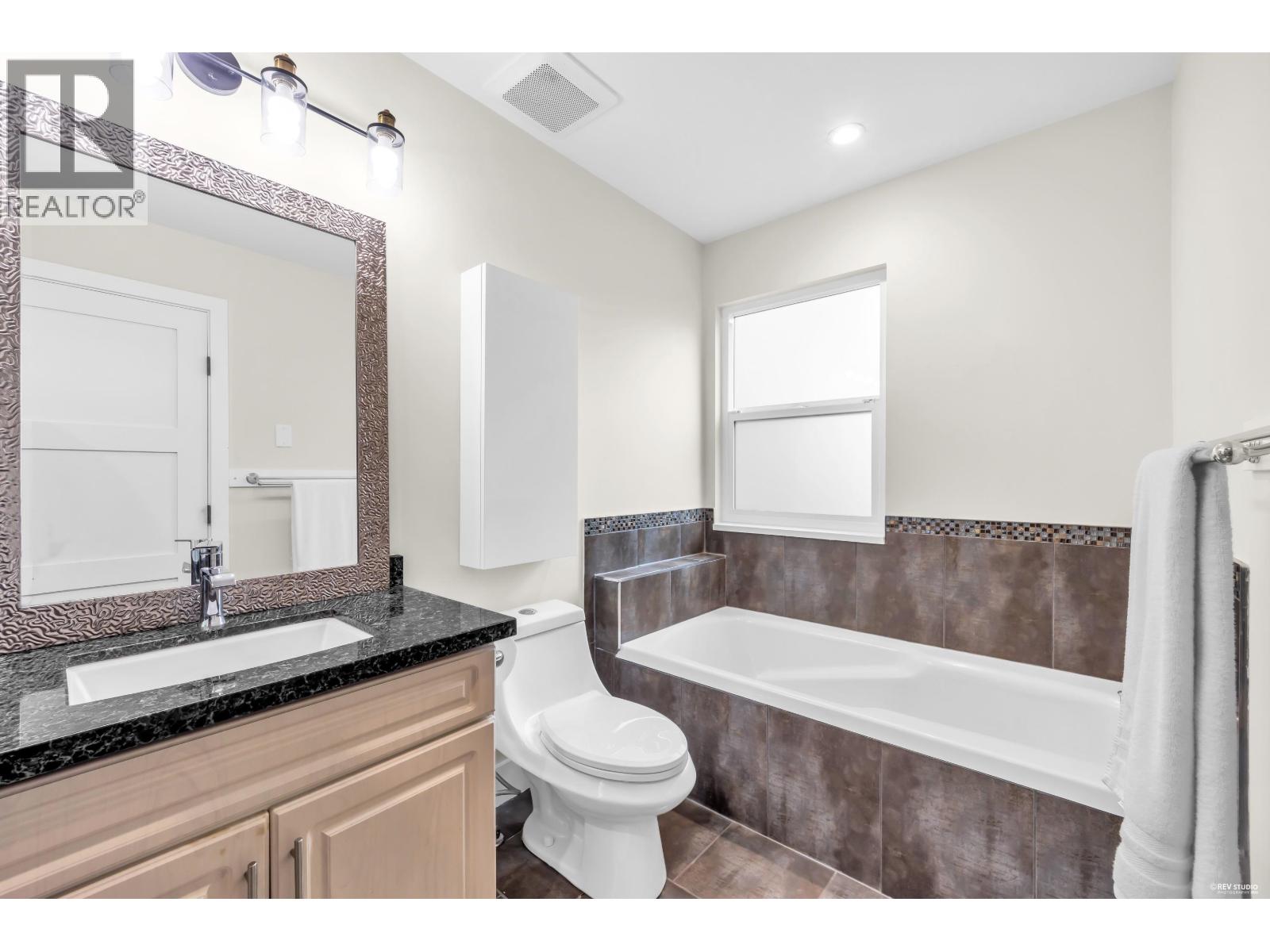 3 Bed, 4 Bath House for Sale in Burnaby – 28 2600 BEAVERBROOK CRESCENT, Burnaby – MLS# R3148449 - Image 24