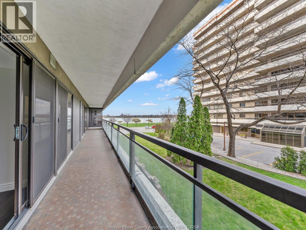 #202 5125 RIVERSIDE DRIVE East - 20