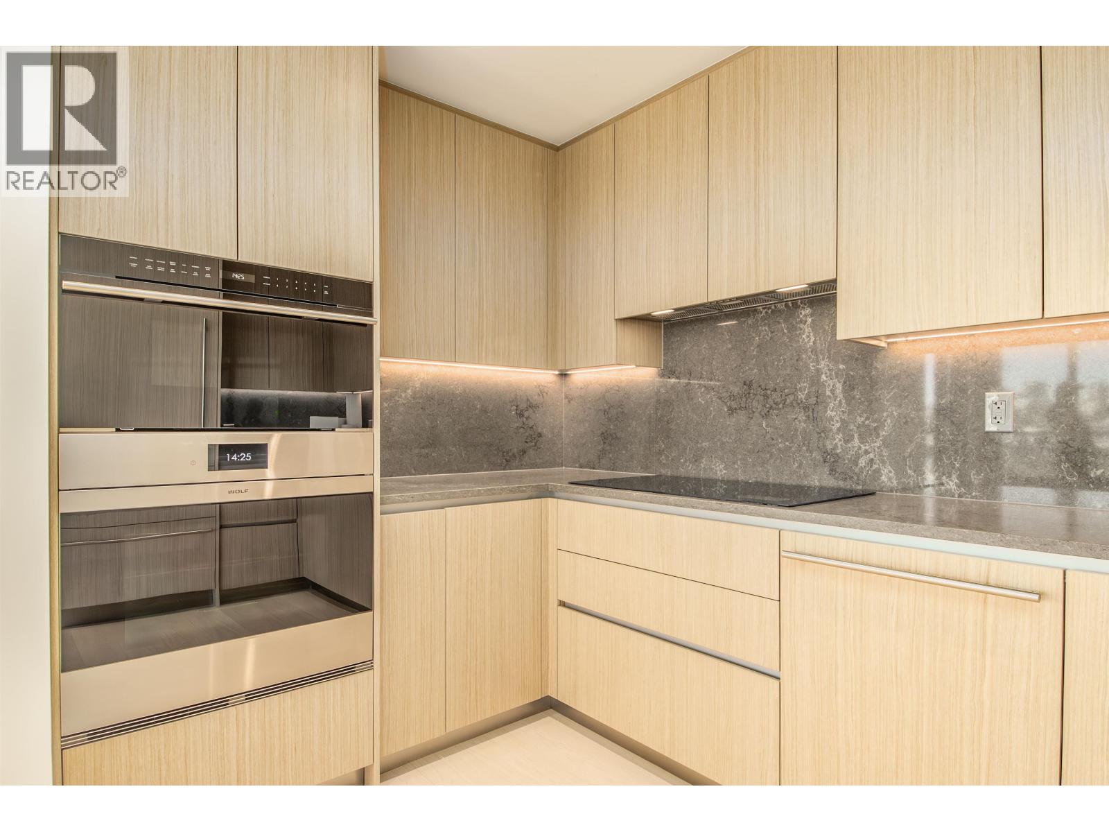 4** 785 HARBOUR WAY, North Vancouver — photo 2
