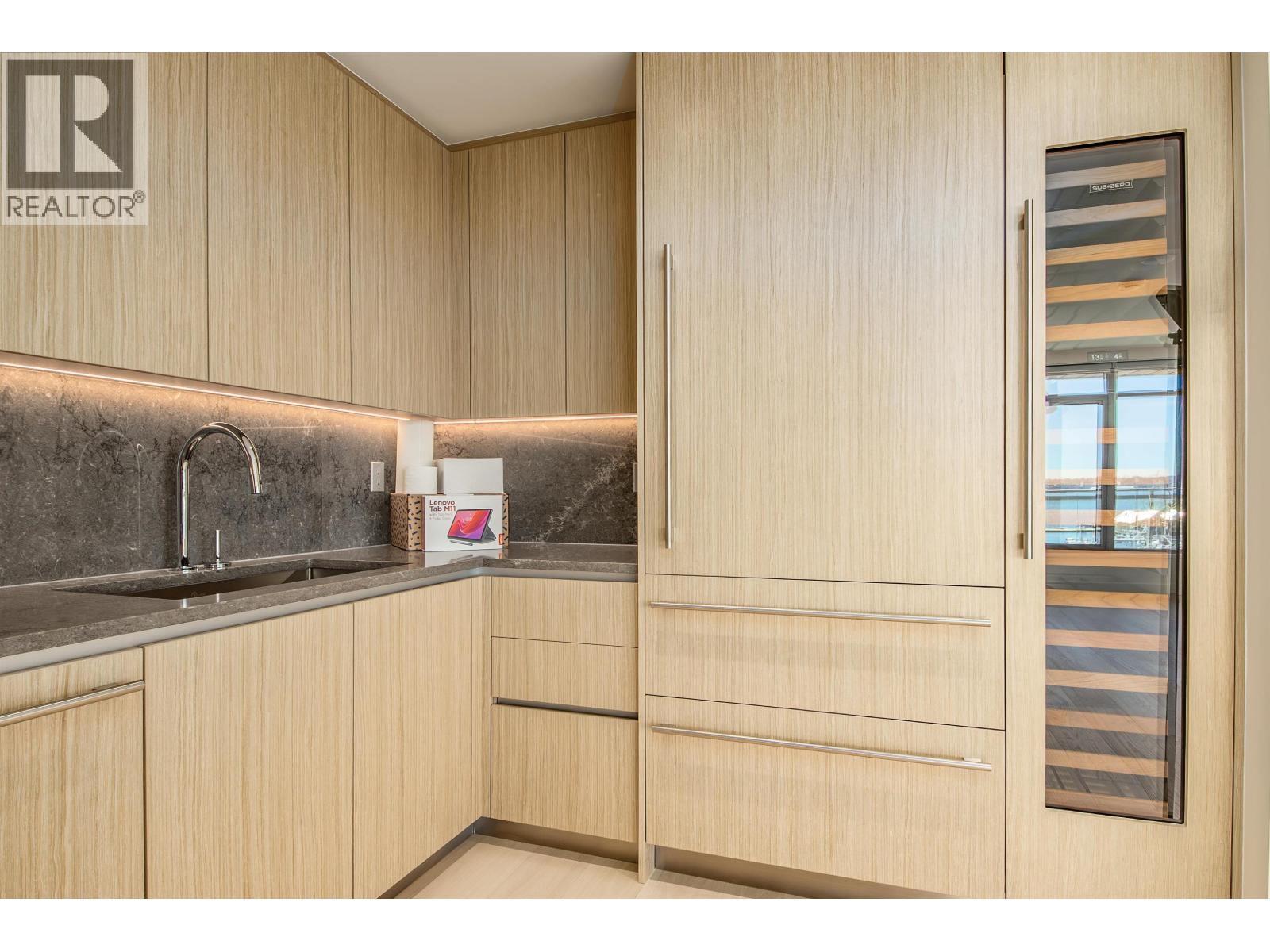4** 785 HARBOUR WAY, North Vancouver — photo 3