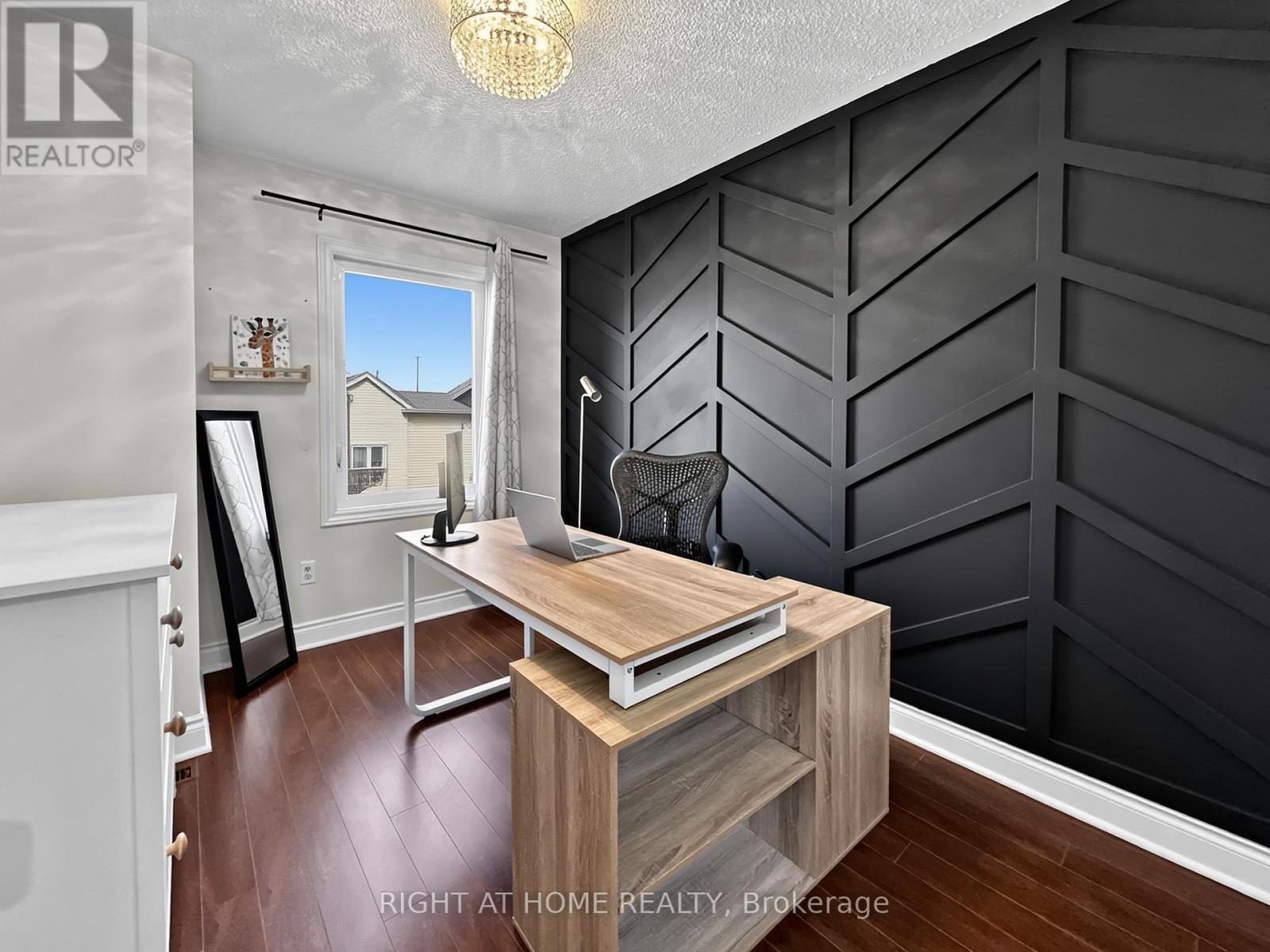 94 PROVINCIAL PLACE - 17