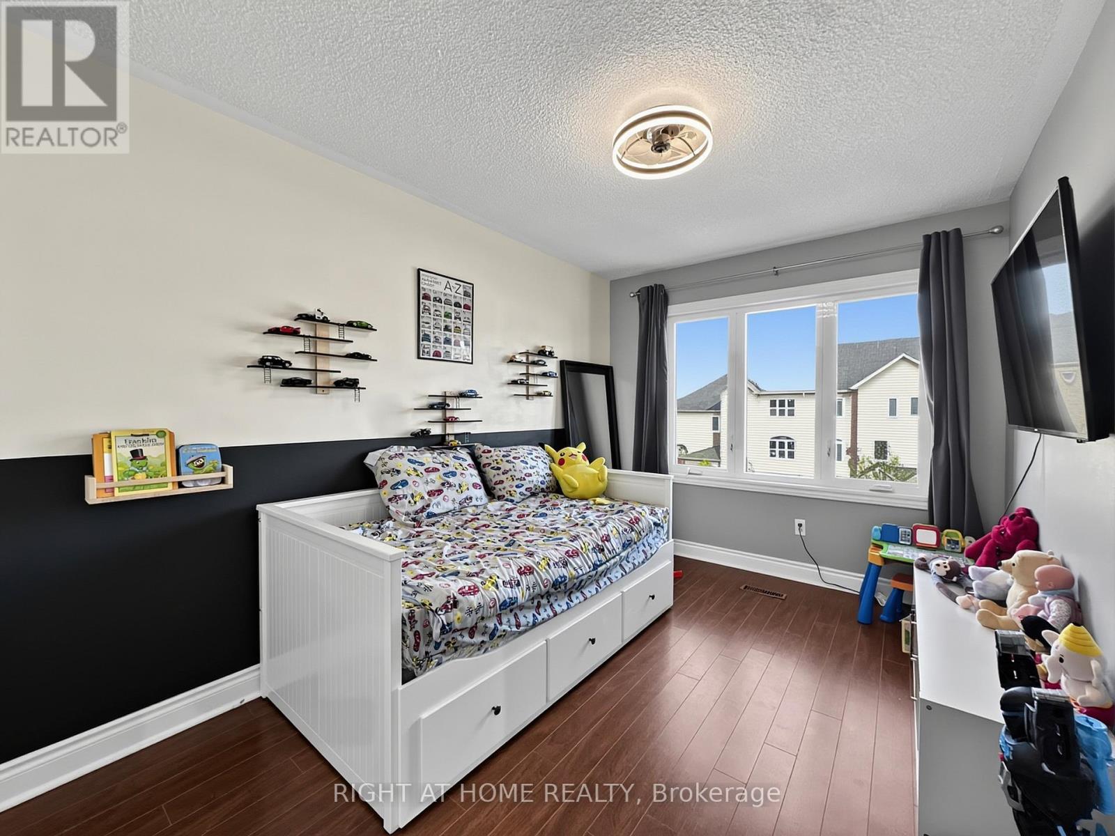 94 PROVINCIAL PLACE - 19