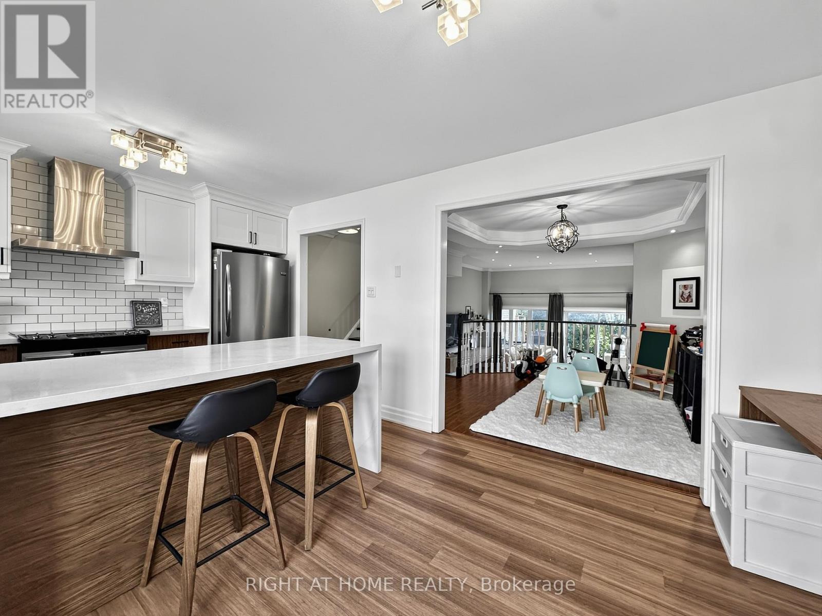 94 PROVINCIAL PLACE - 12