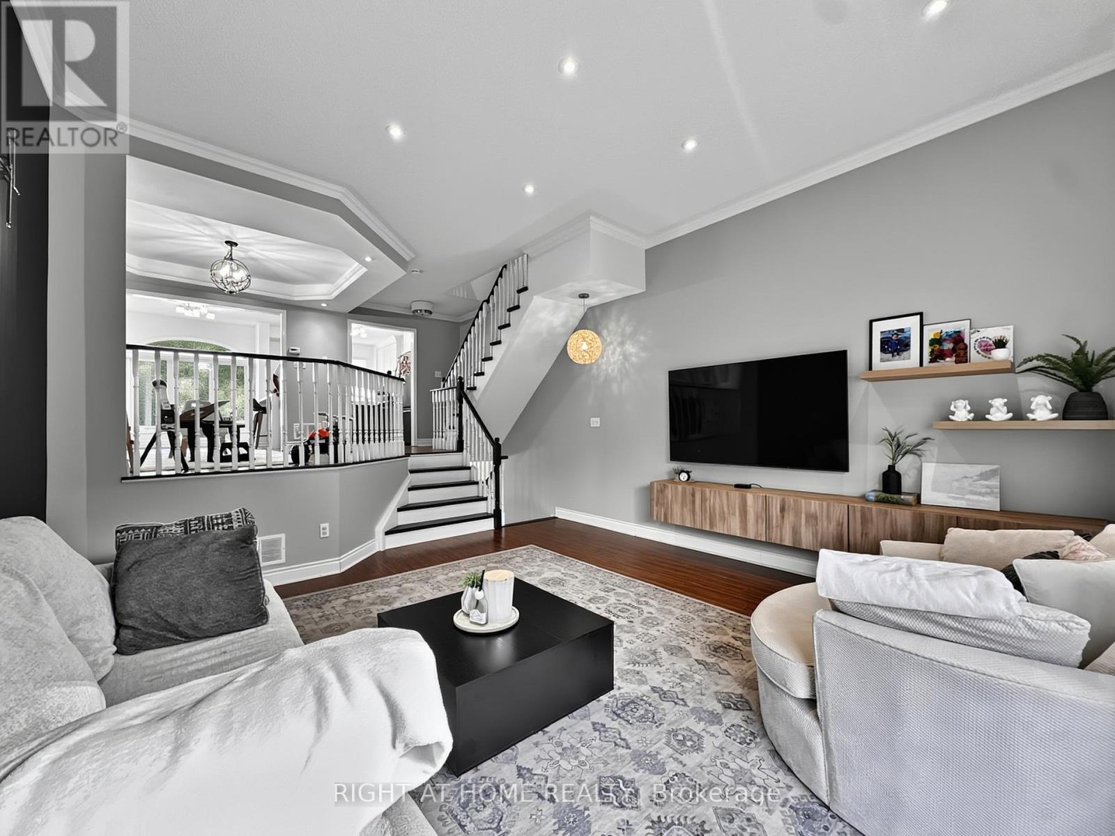 94 PROVINCIAL PLACE - 7