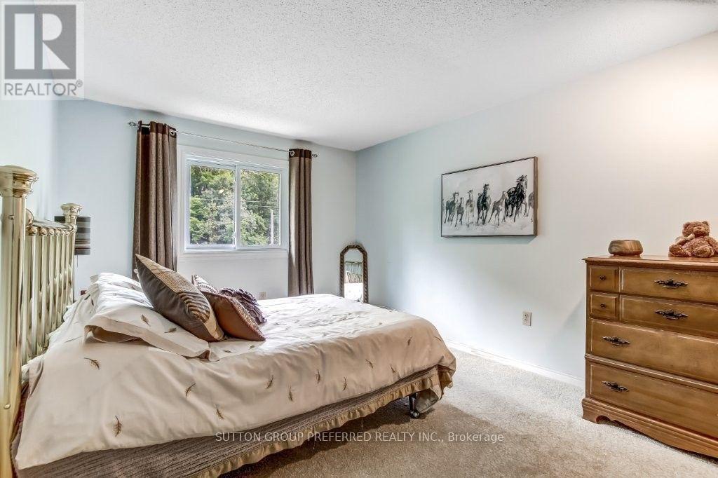 #12 1990 WAVELL STREET - 16