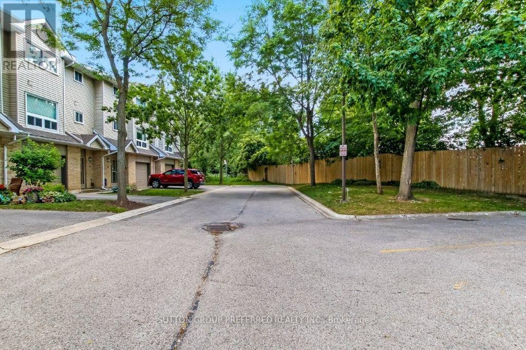 #12 1990 WAVELL STREET - 25