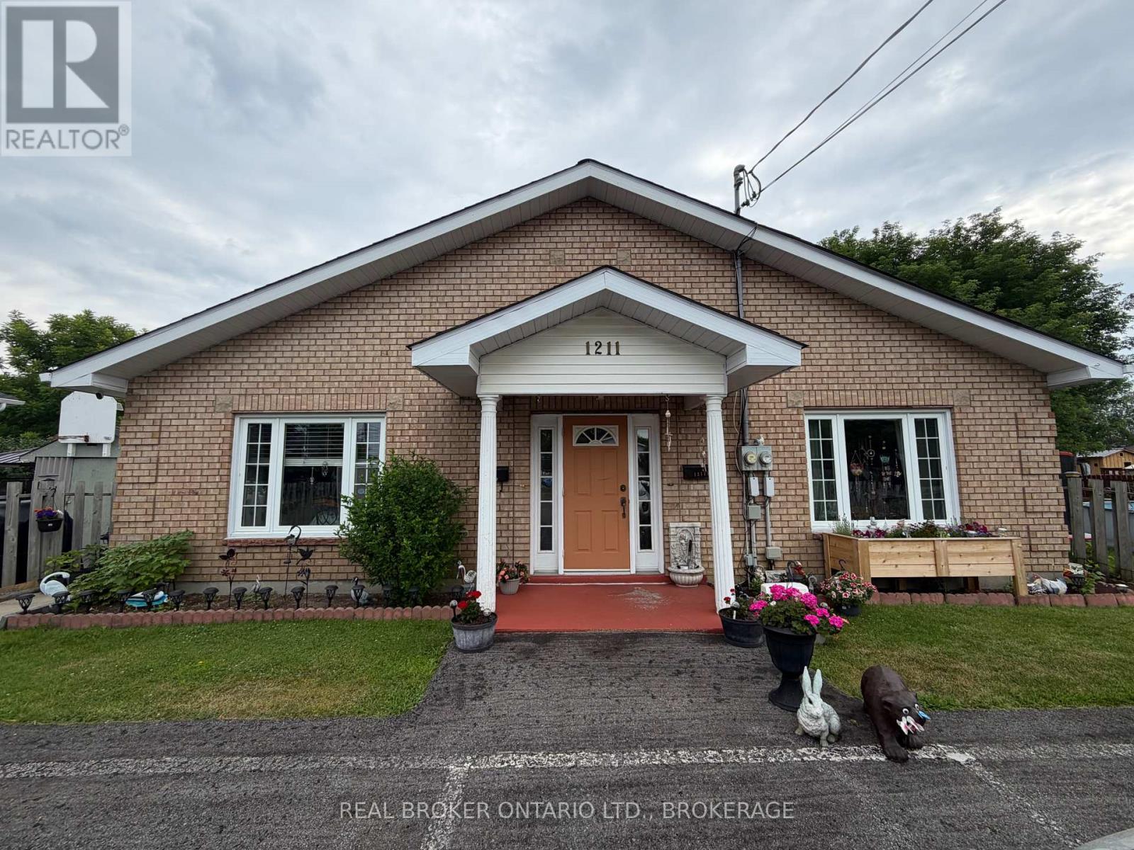 1211A-1211B NOTRE DAME STREET - 1