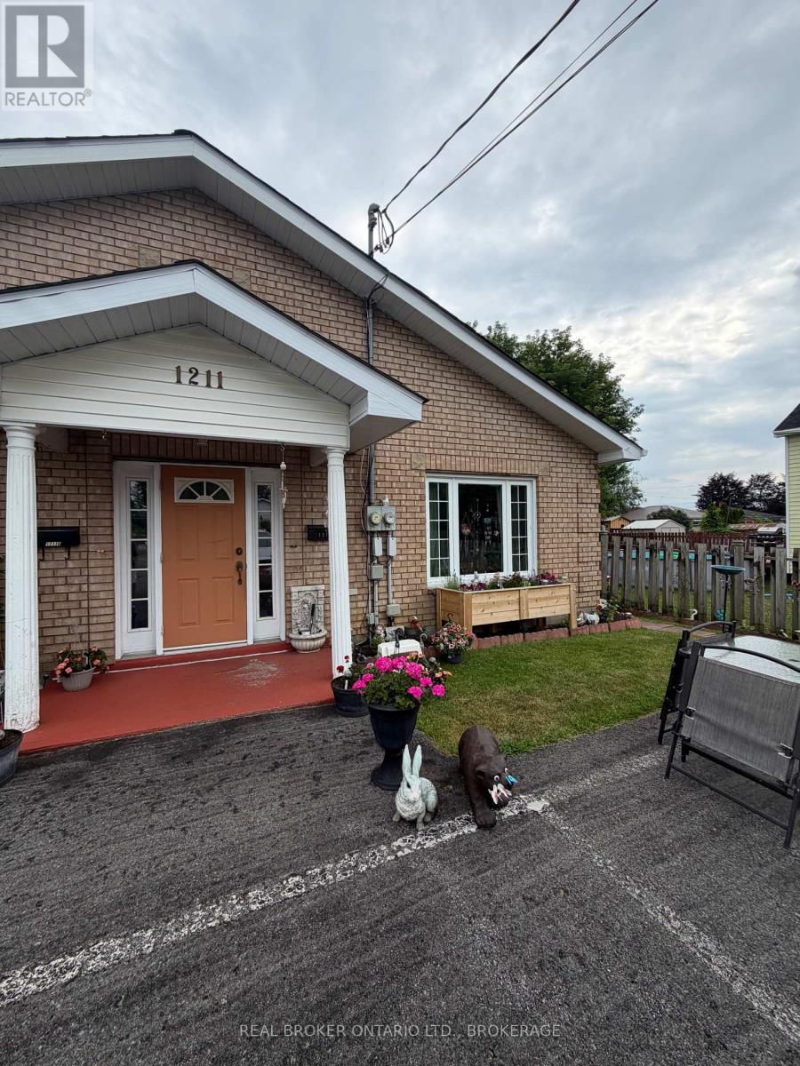 1211A-1211B NOTRE DAME STREET - 2