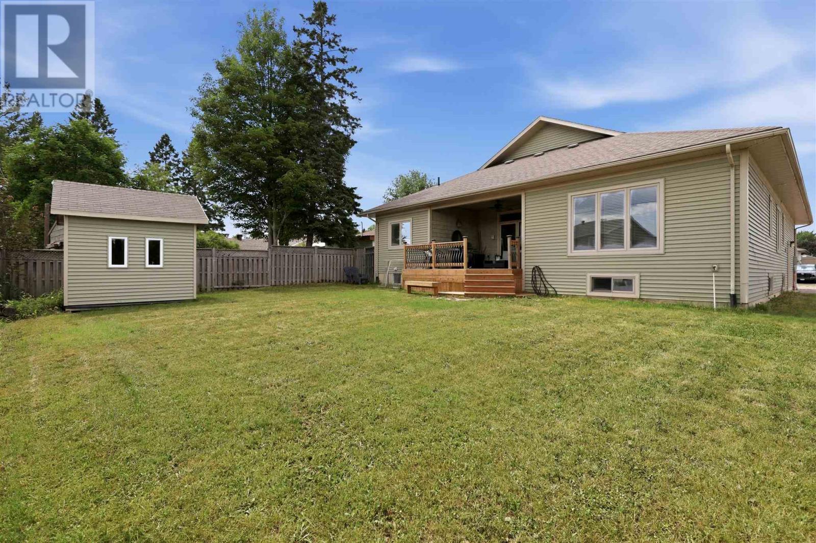 144 Pageant DR - 38