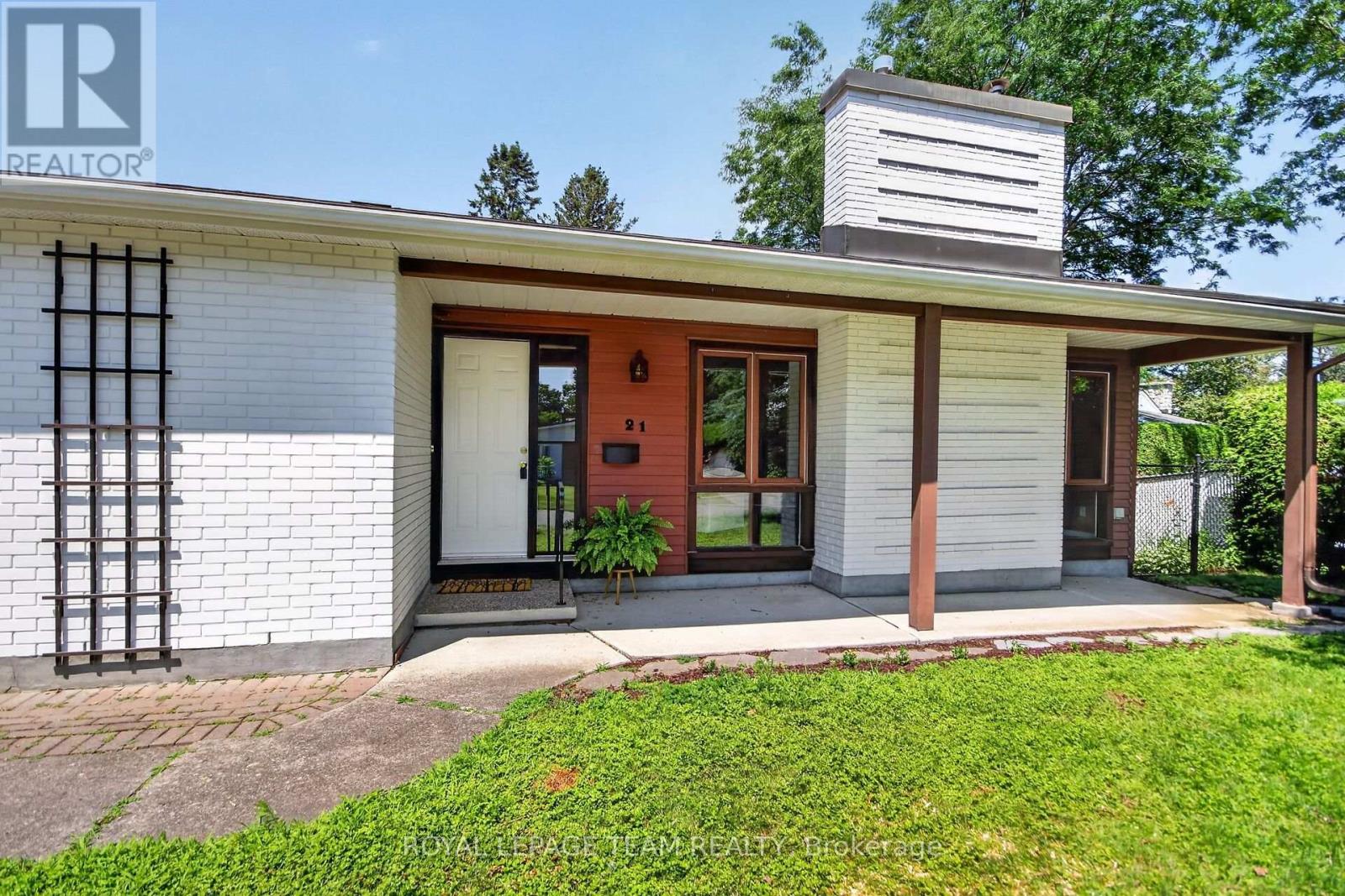 21 LINDHURST CRESCENT - 2