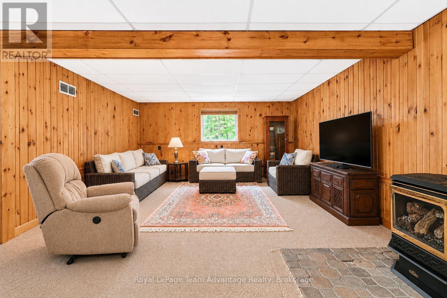 30 BARTLETT DRIVE - 32
