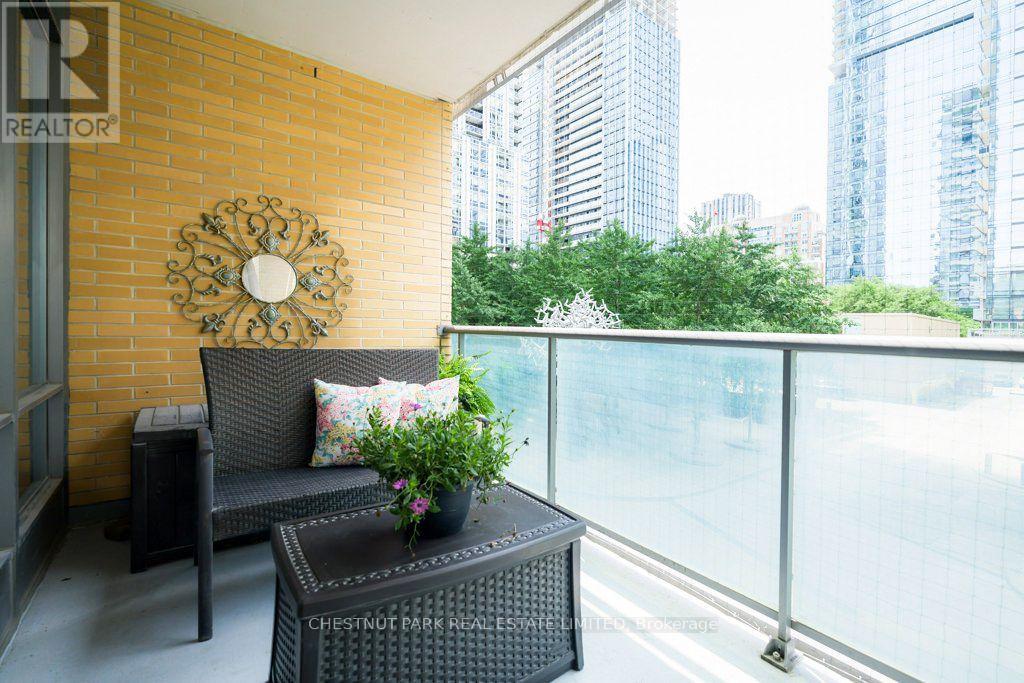 #210 18 YORKVILLE AVENUE - 16