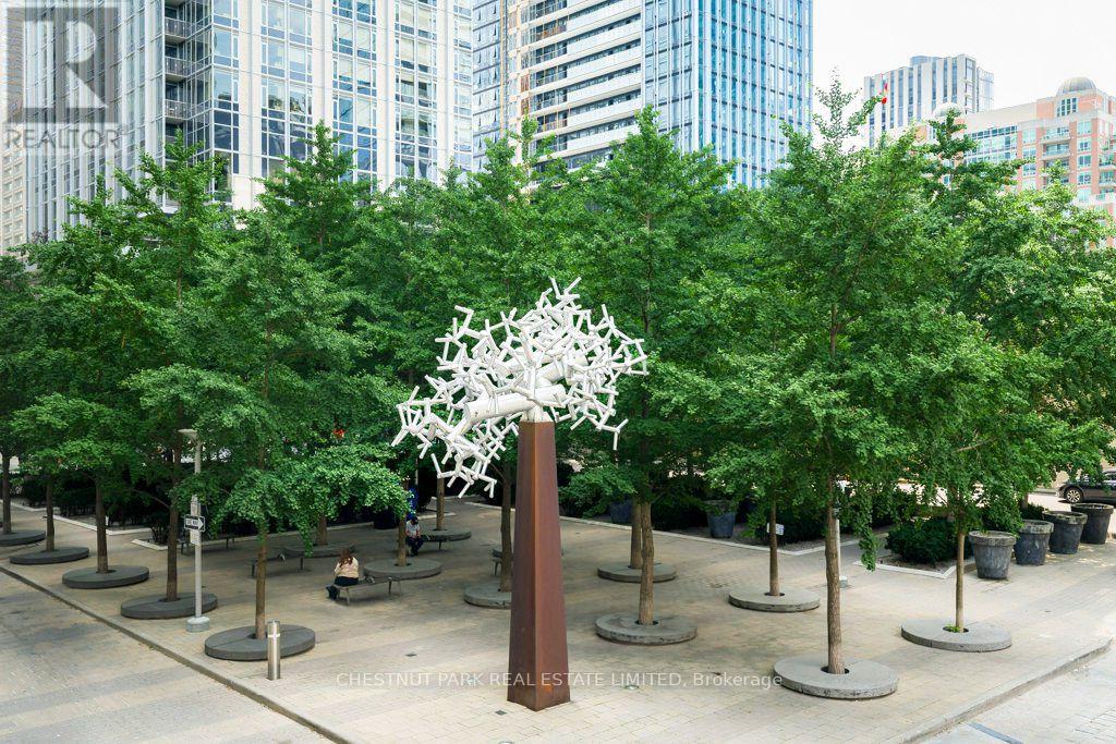 #210 18 YORKVILLE AVENUE - 17