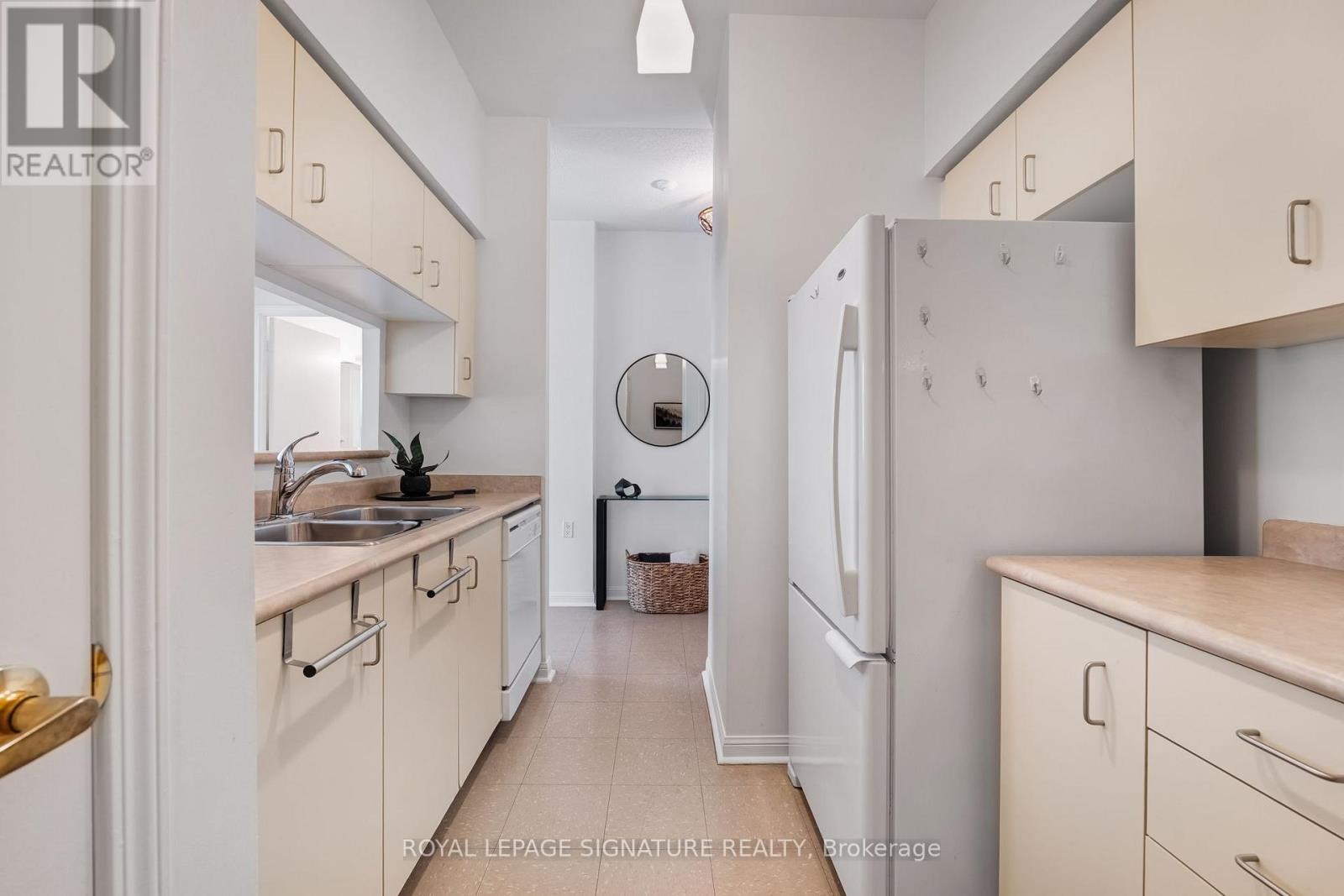 #106 650 LAWRENCE AVENUE W - 13