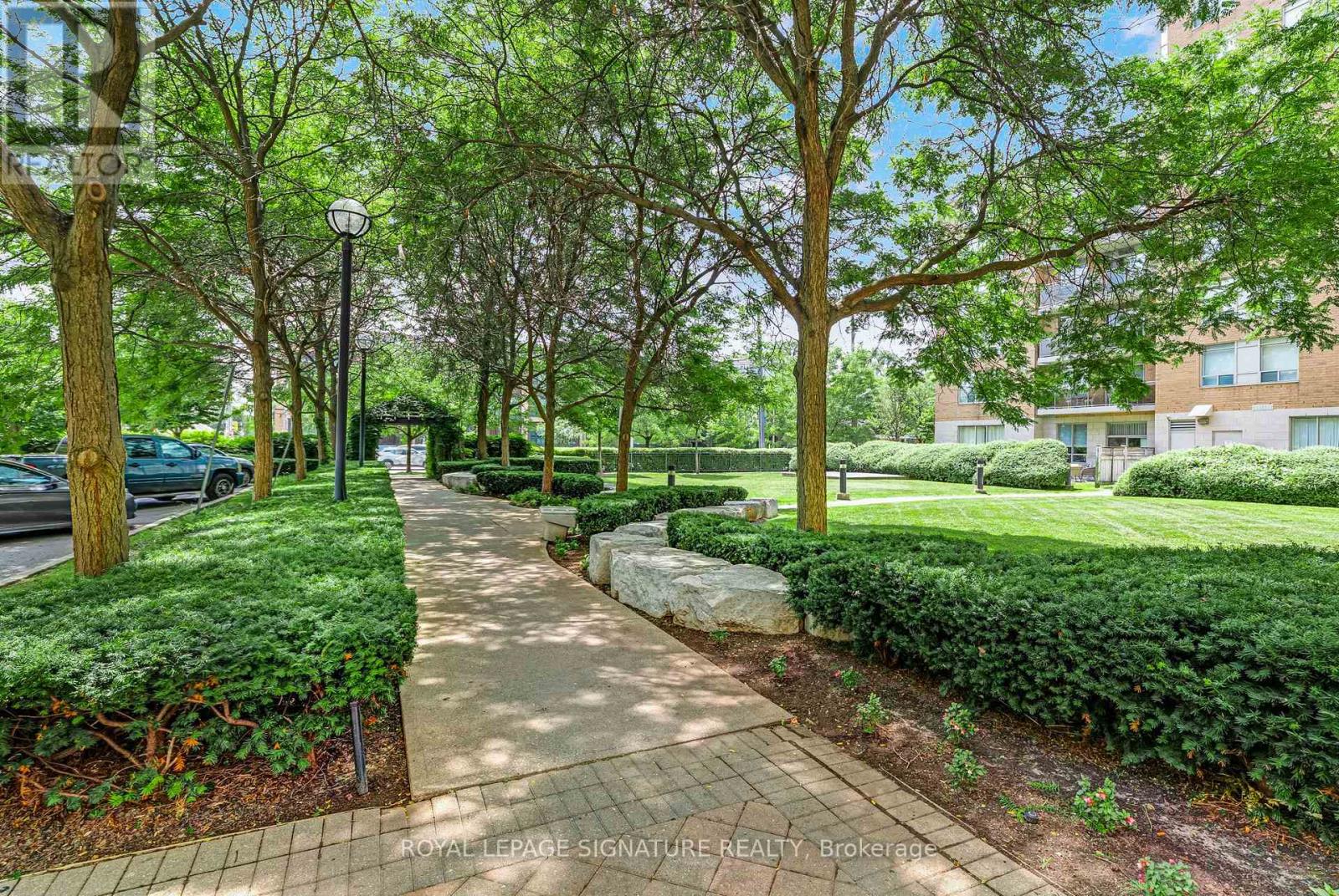 #106 650 LAWRENCE AVENUE W - 26