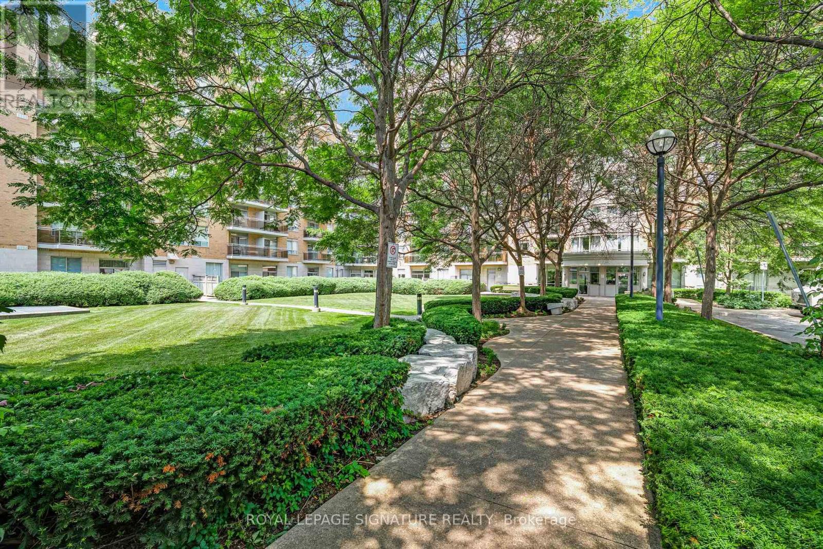 #106 650 LAWRENCE AVENUE W - 27