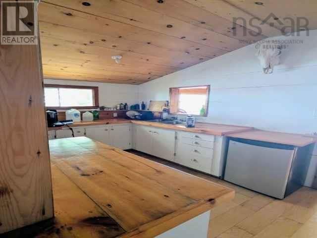 1 Beaver Island Road - Image 10