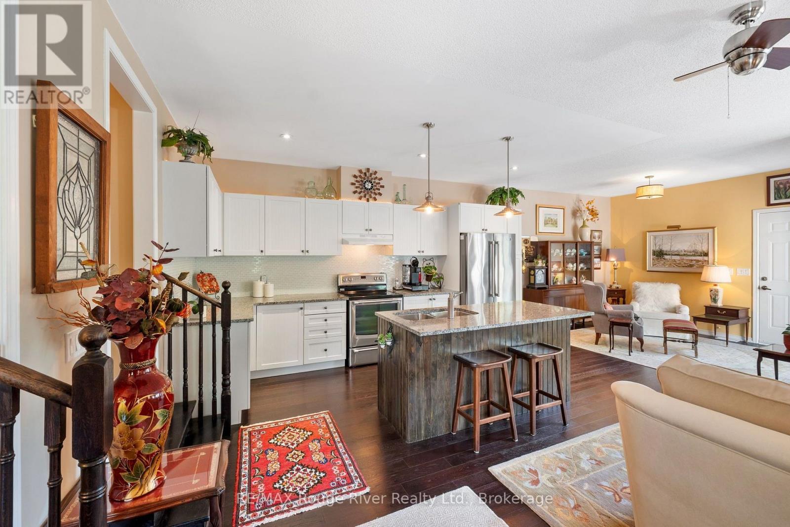 881 KERR STREET W - 11