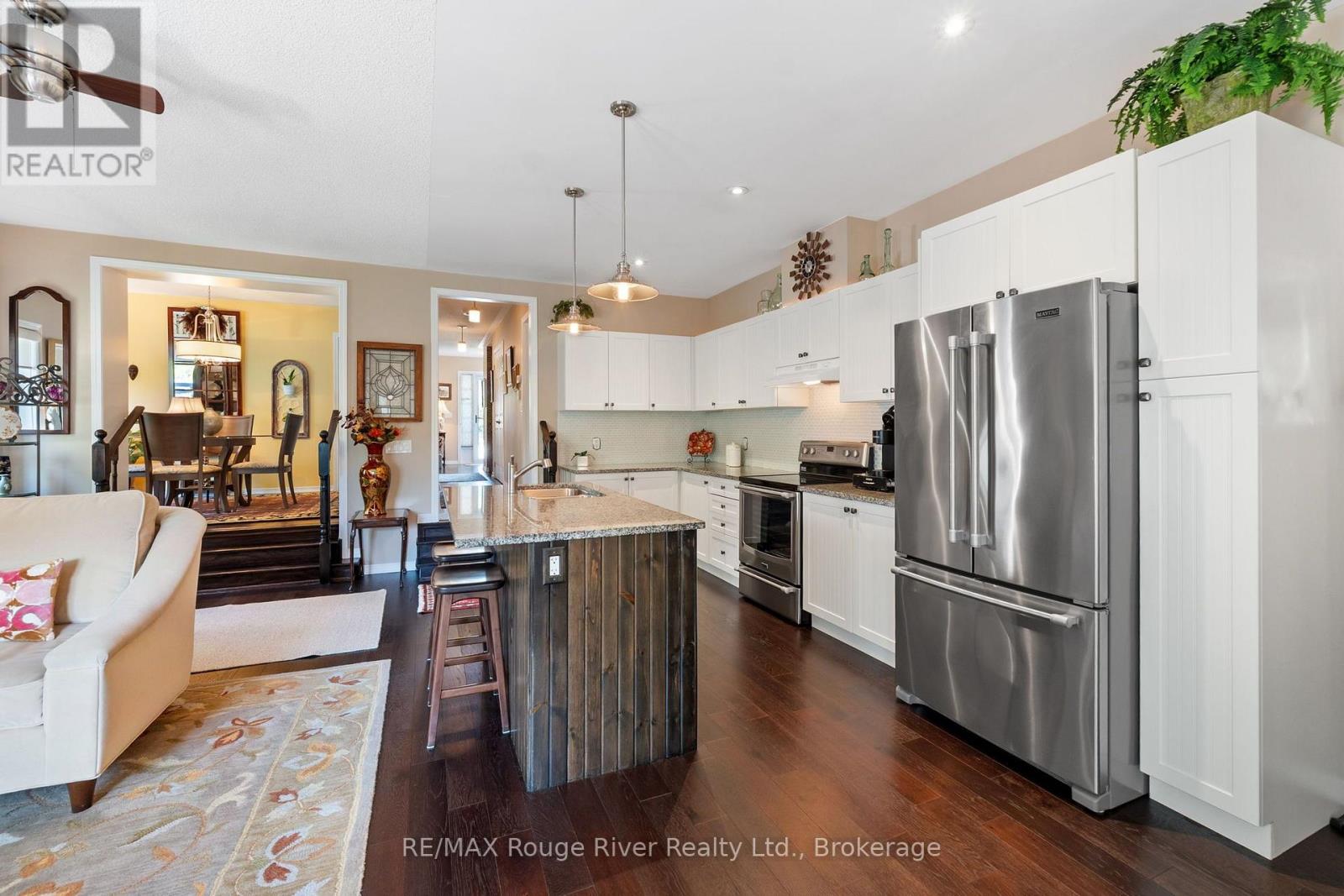 881 KERR STREET W - 12