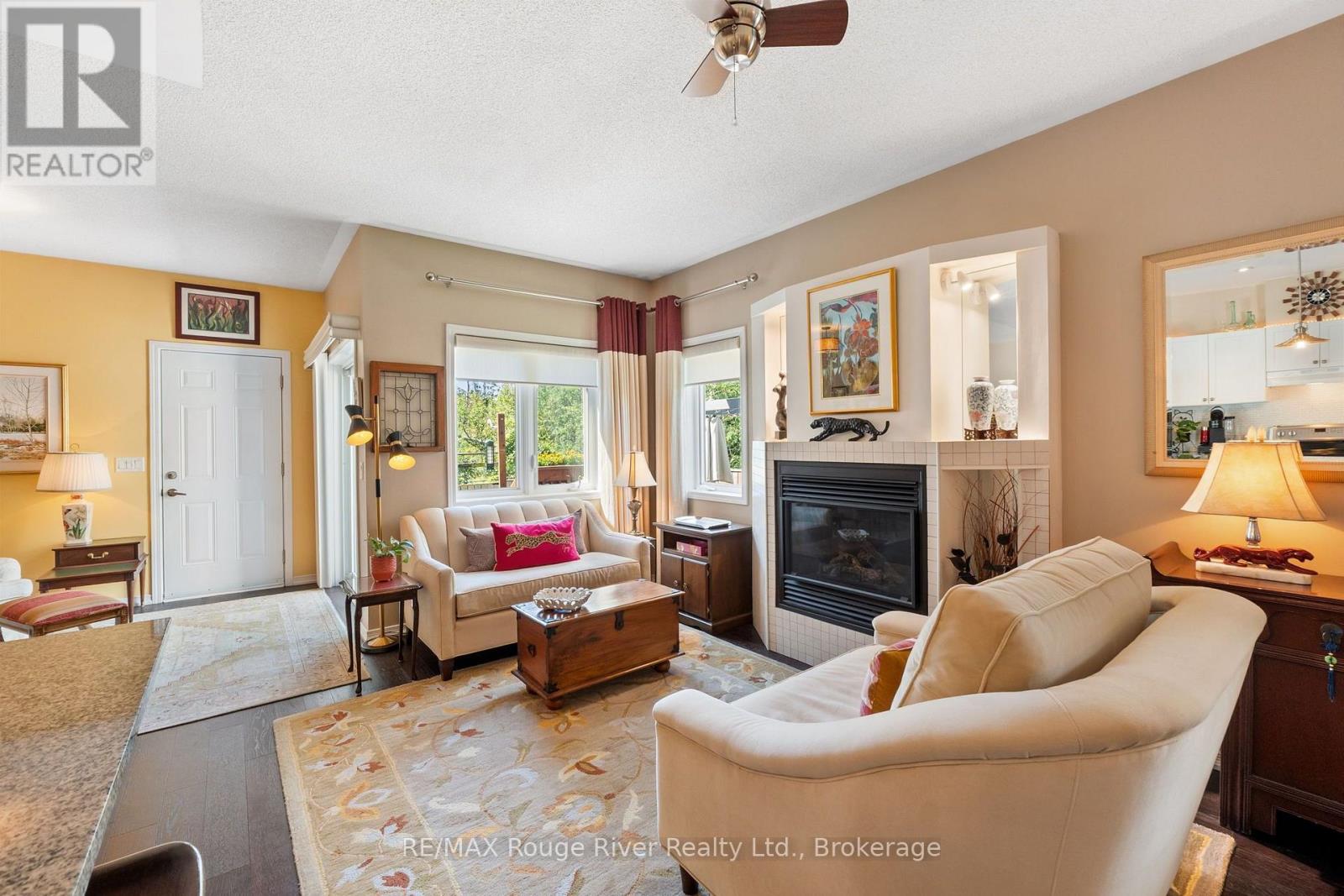 881 KERR STREET W - 17