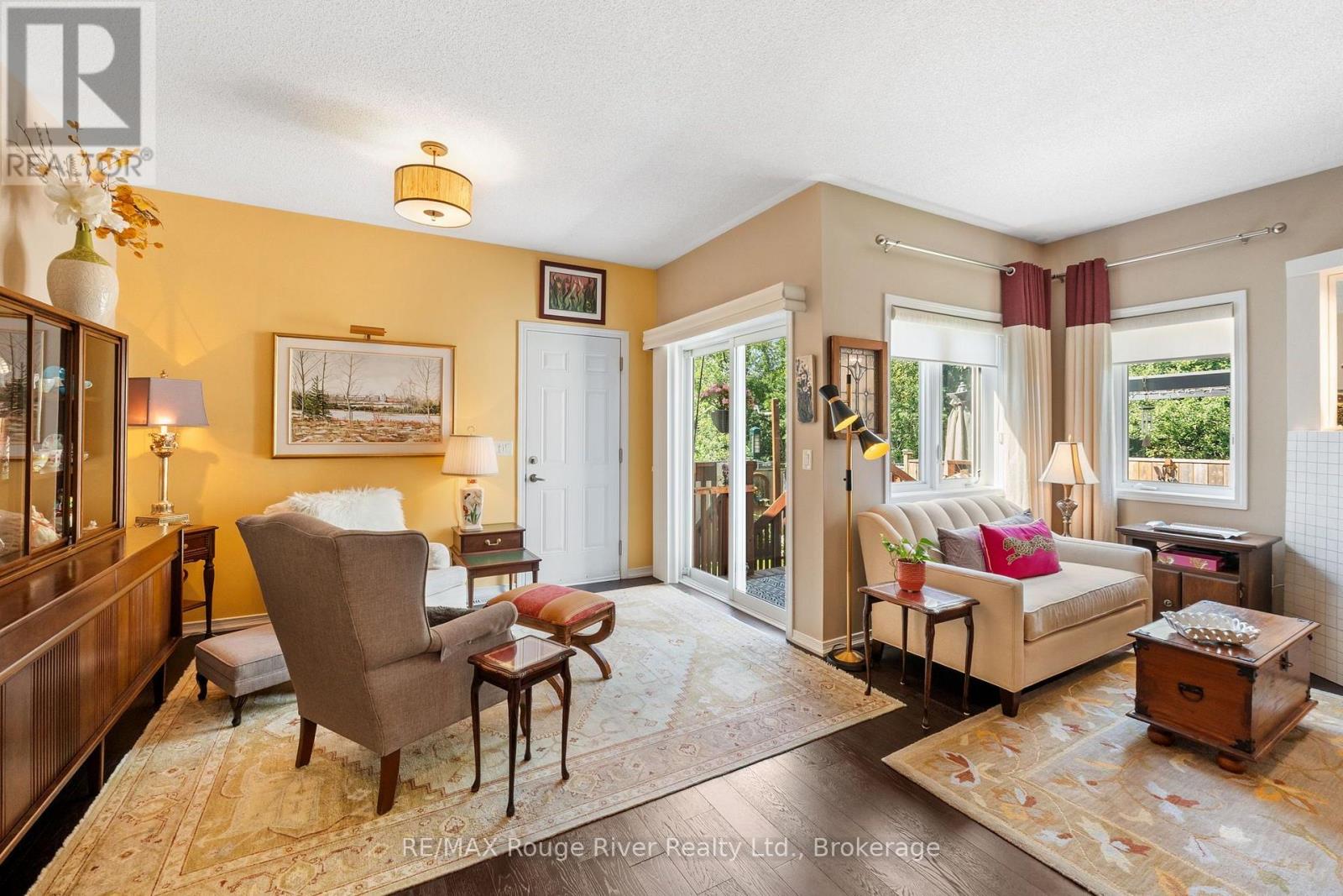 881 KERR STREET W - 18