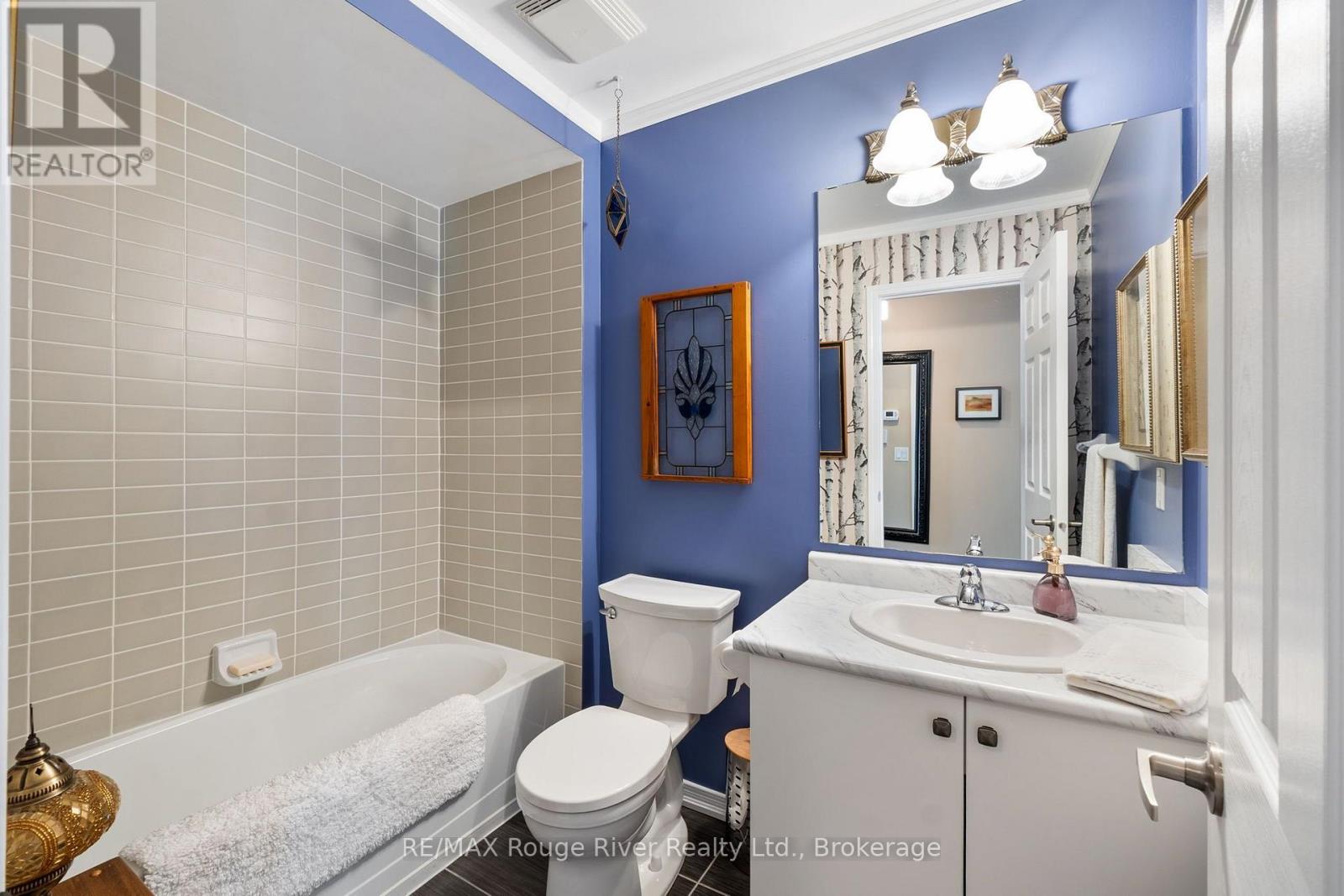 881 KERR STREET W - 22