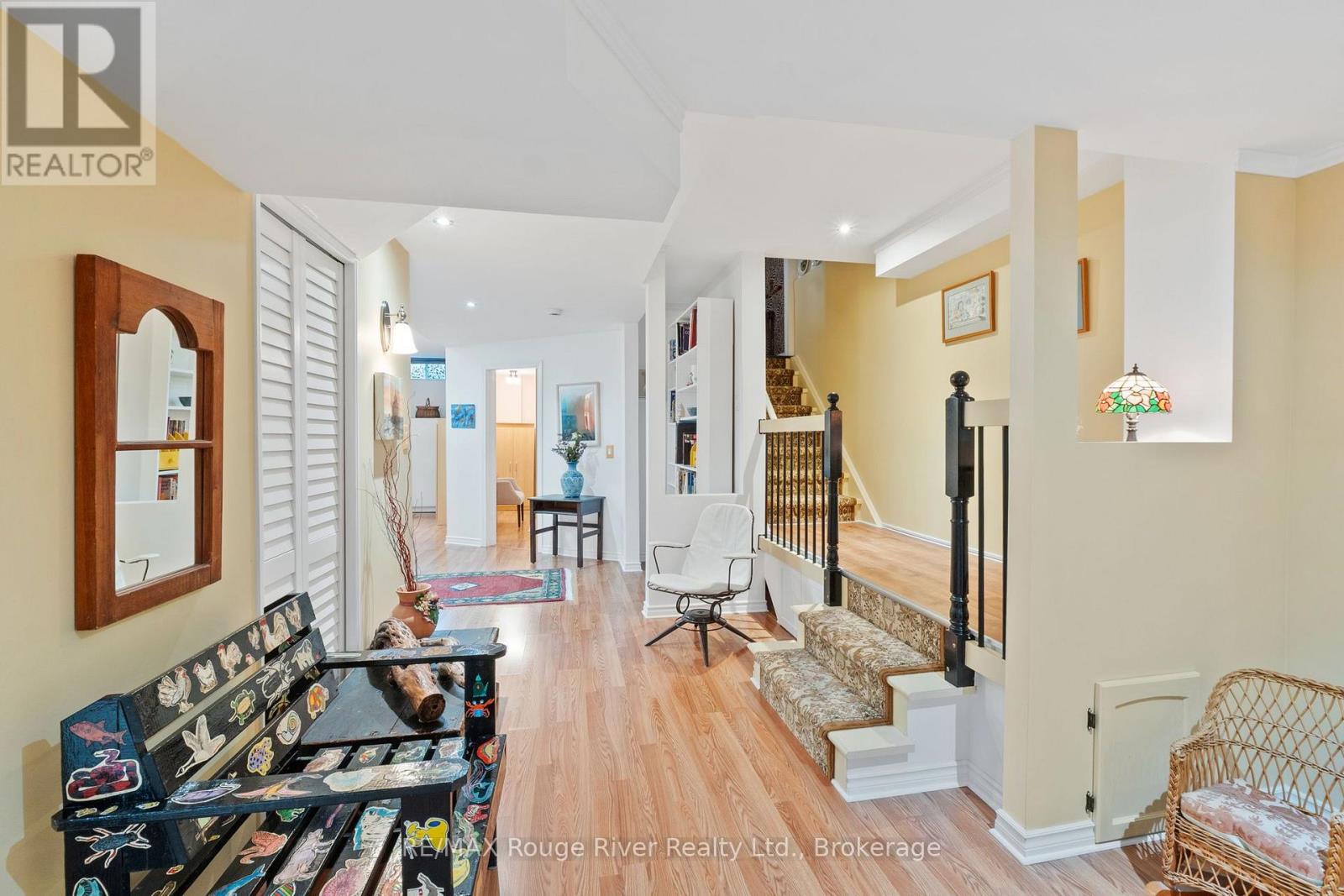881 KERR STREET W - 23