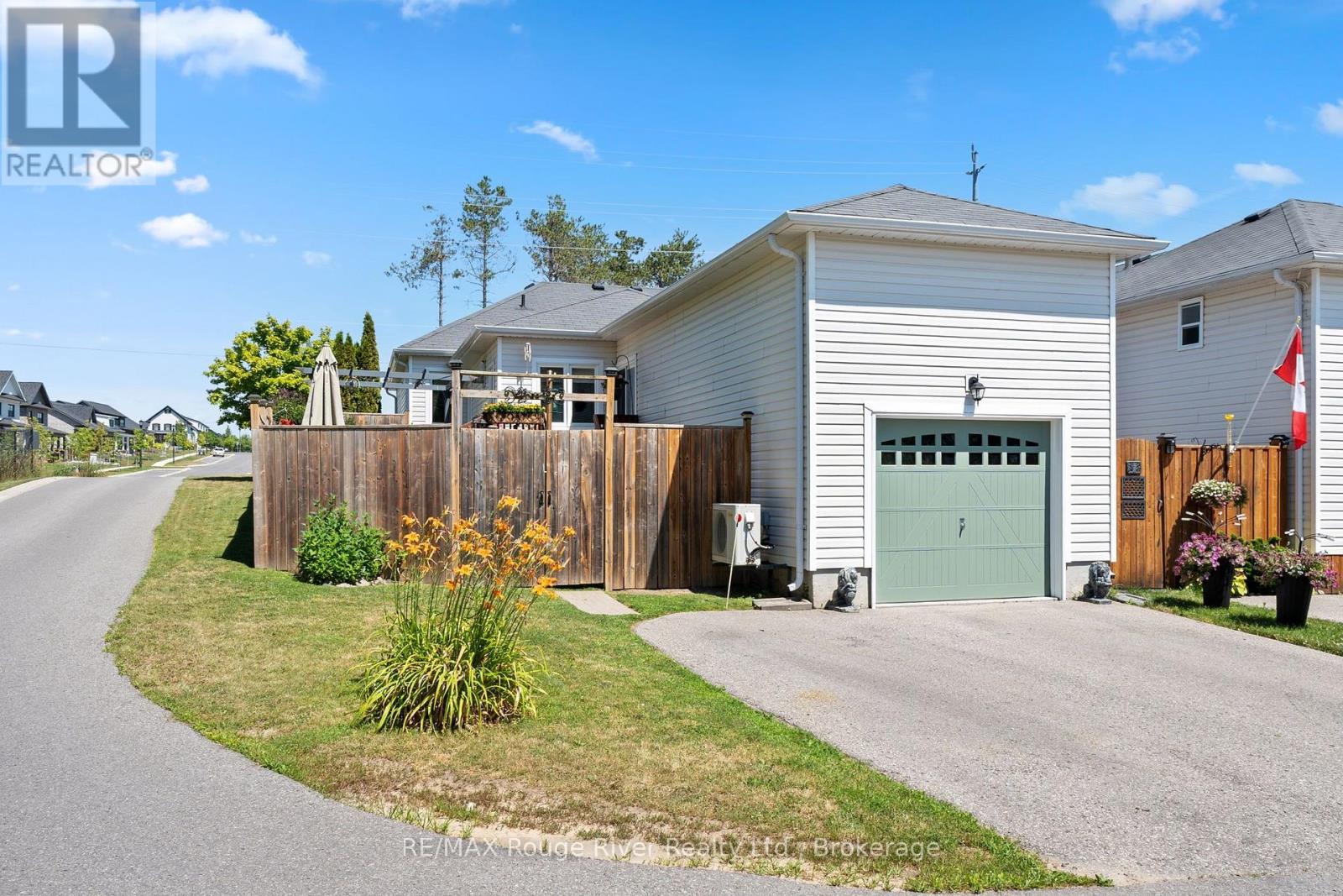 881 KERR STREET W - 31