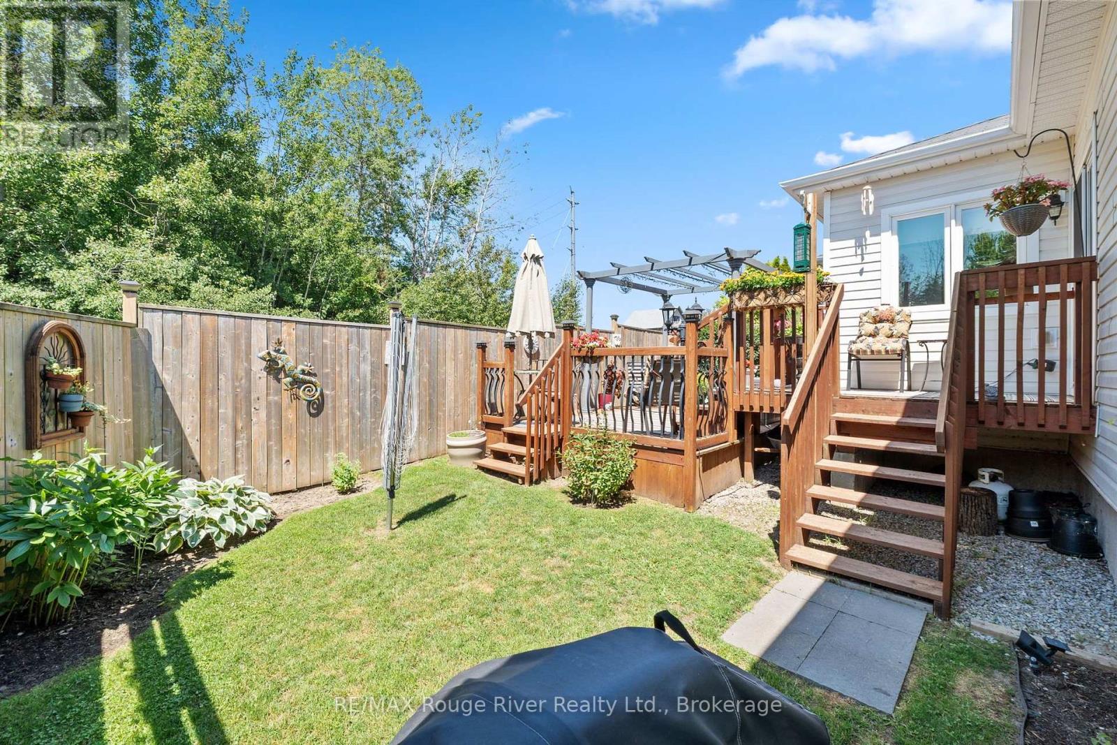 881 KERR STREET W - 32