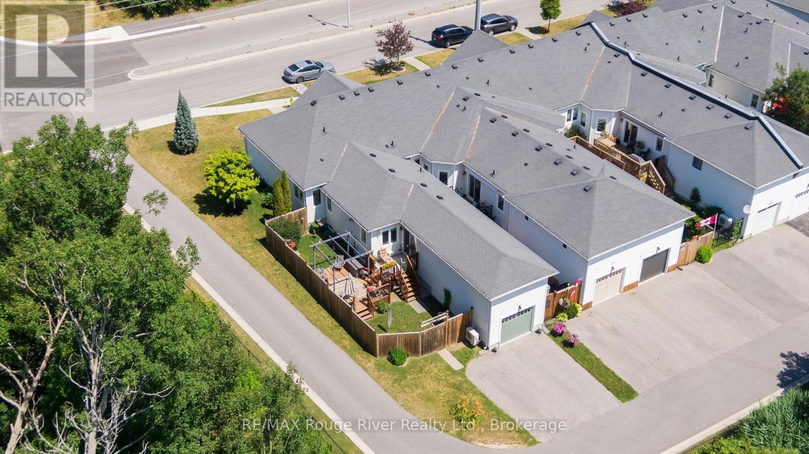 881 KERR STREET W - 33