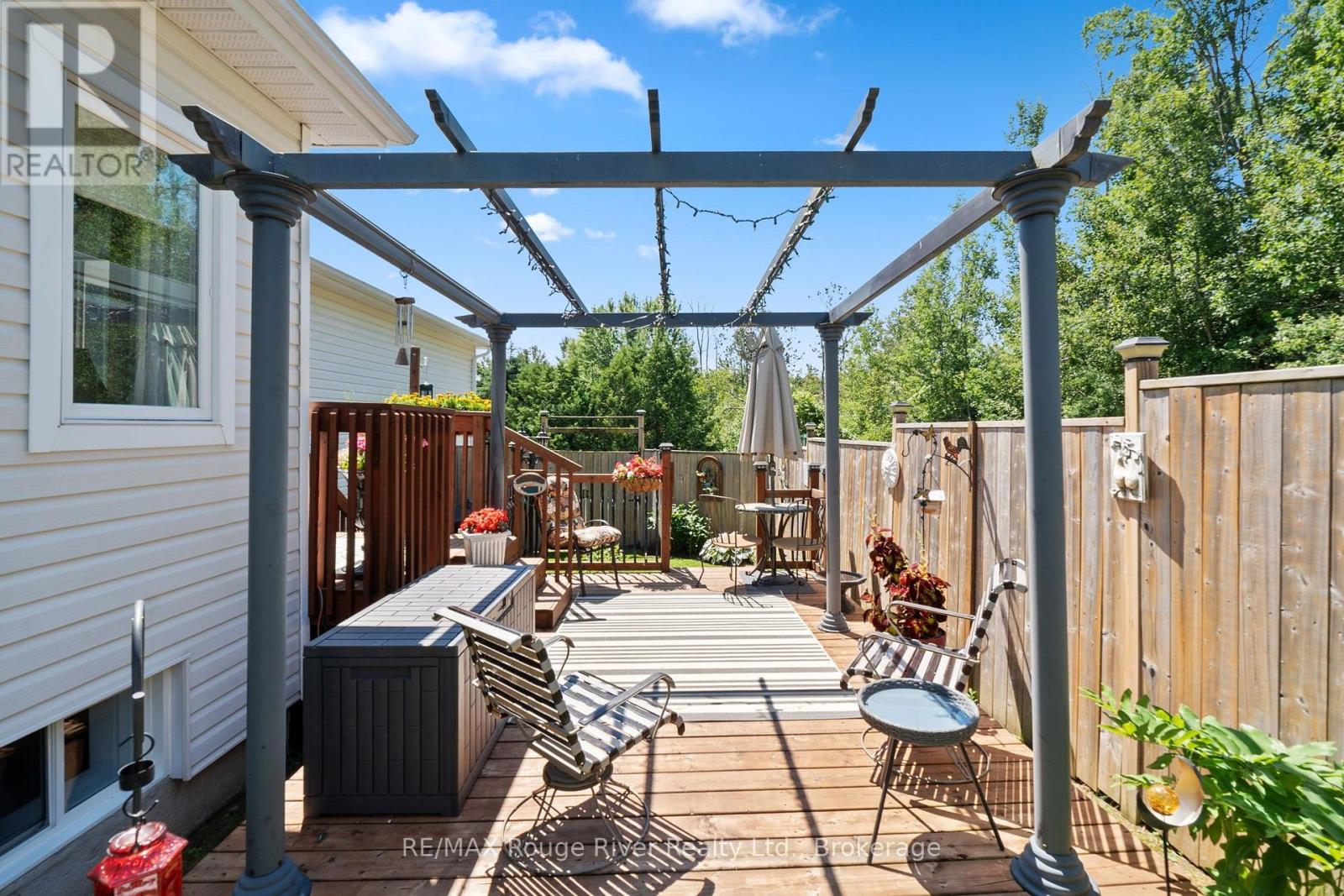 881 KERR STREET W - 37
