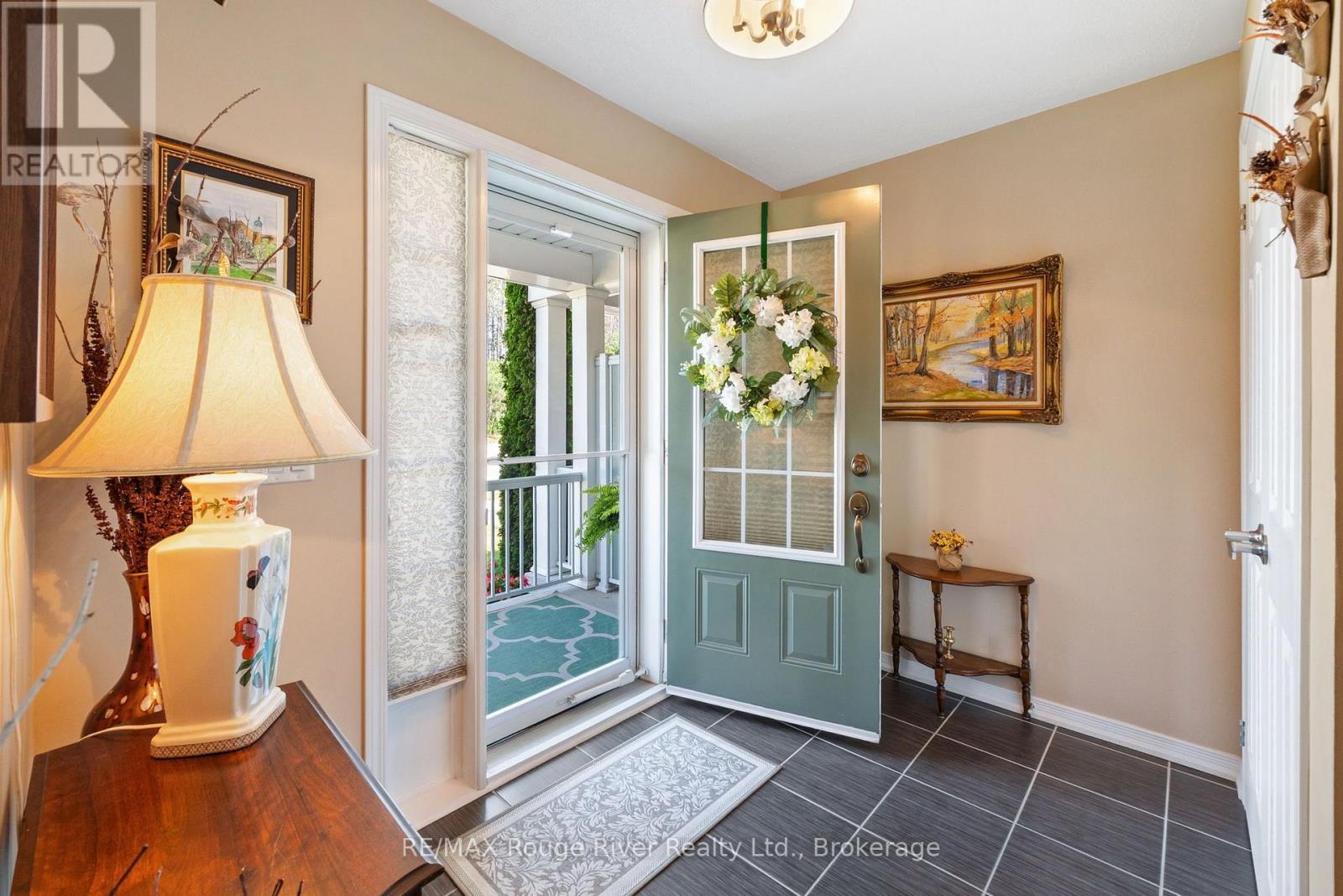 881 KERR STREET W - 4