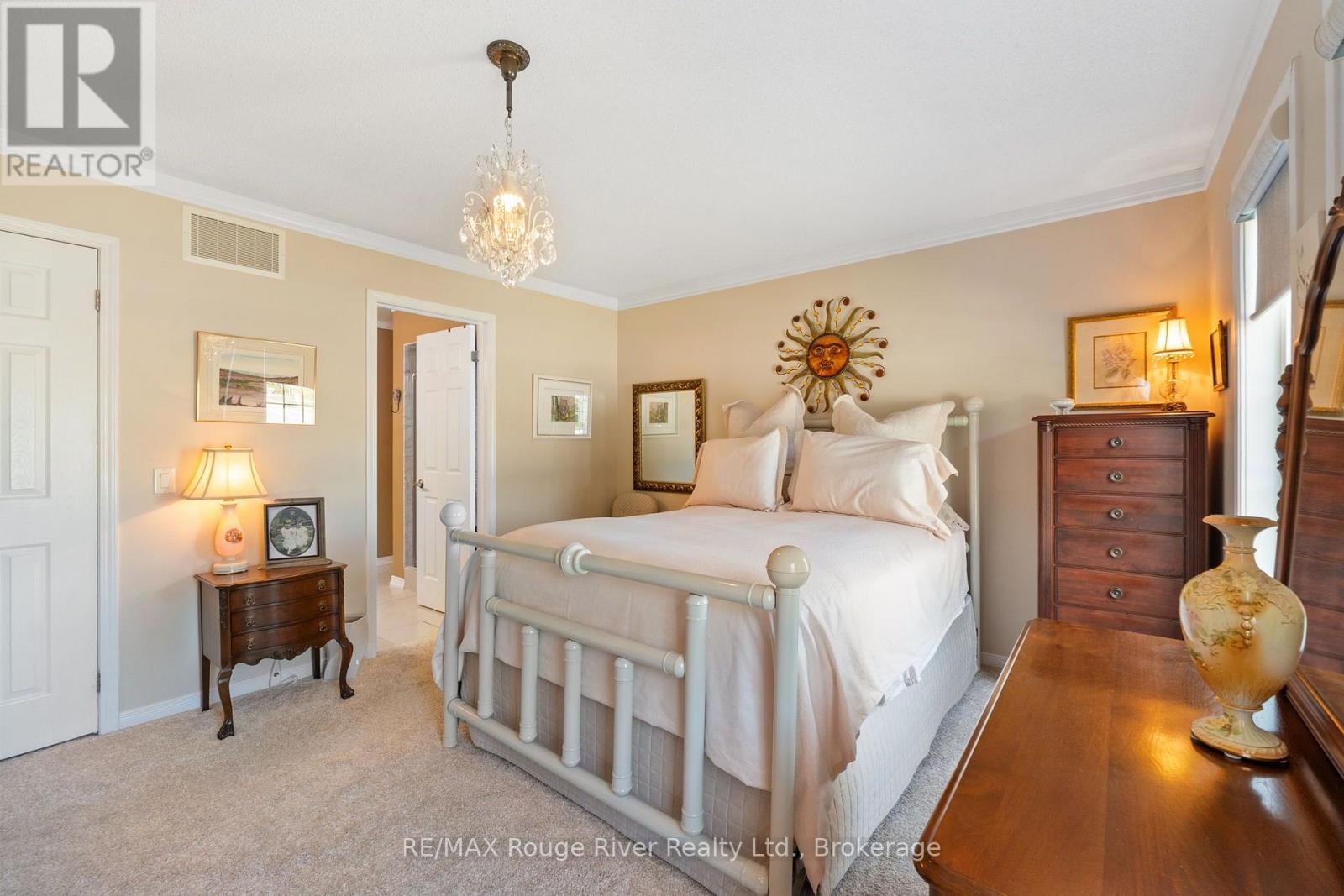 881 KERR STREET W - 7
