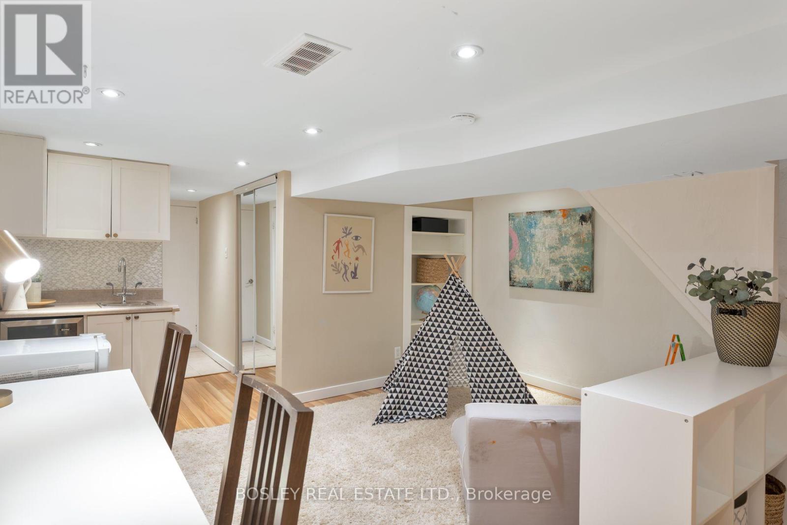 314 MILVERTON BOULEVARD - 21