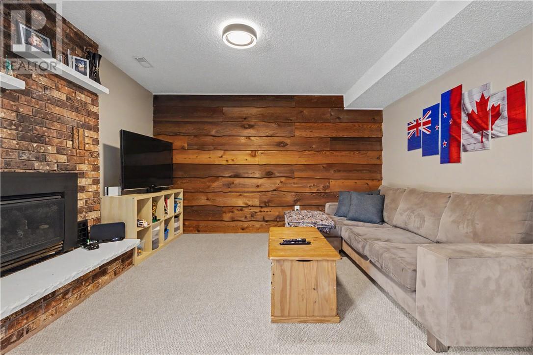 34 Manchester Crescent - 29
