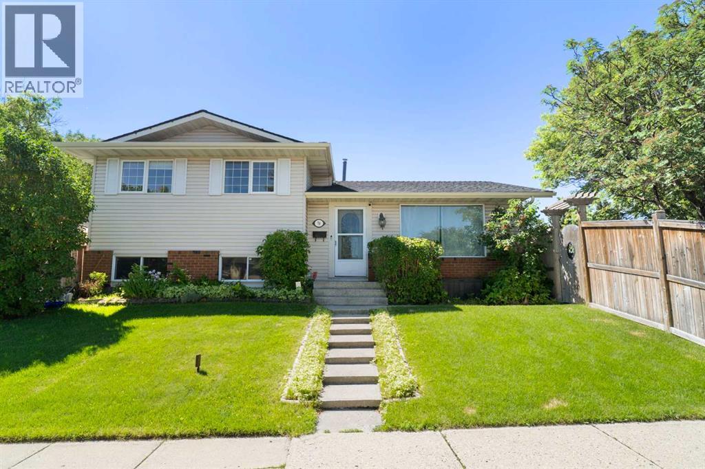 76 Pinebrook Close NE - 39
