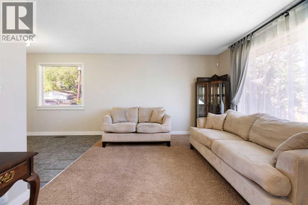76 Pinebrook Close NE - Image 4