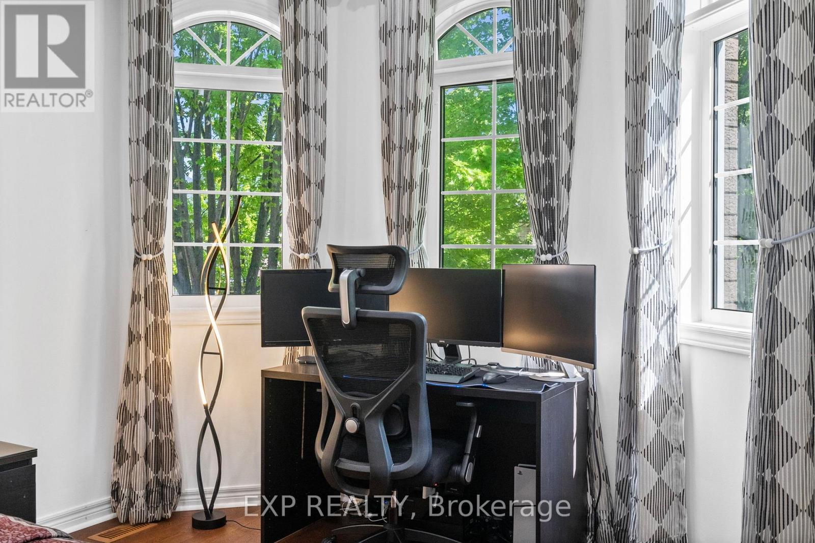 71 PILLAR ROCK CRESCENT - 37