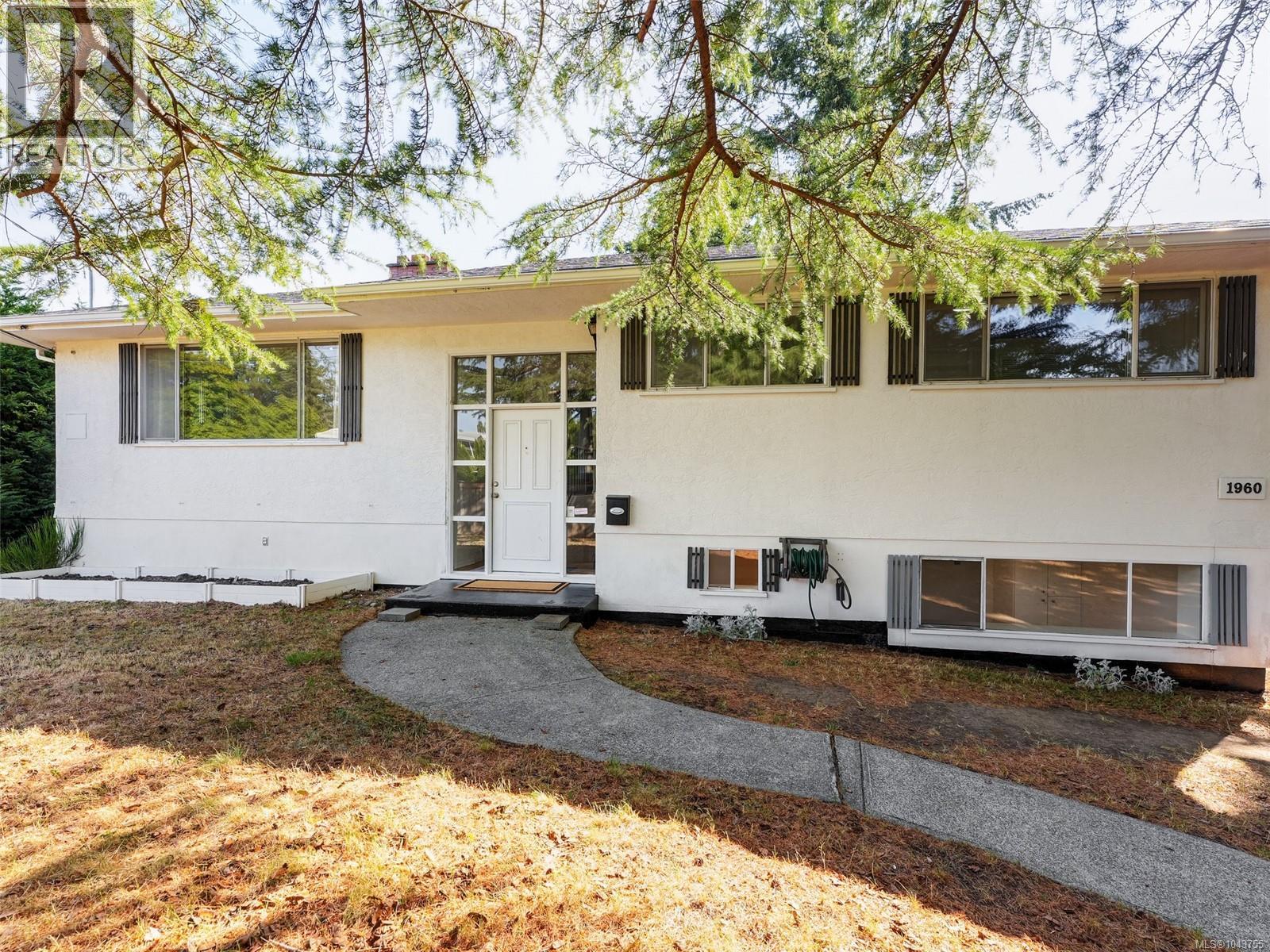 1960 Grandview Dr - 1
