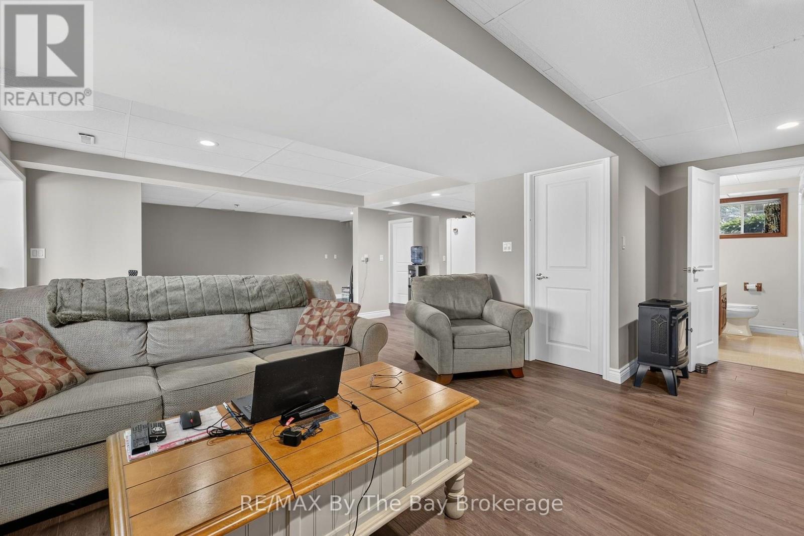 1434 RIVER ROAD W - Image 28