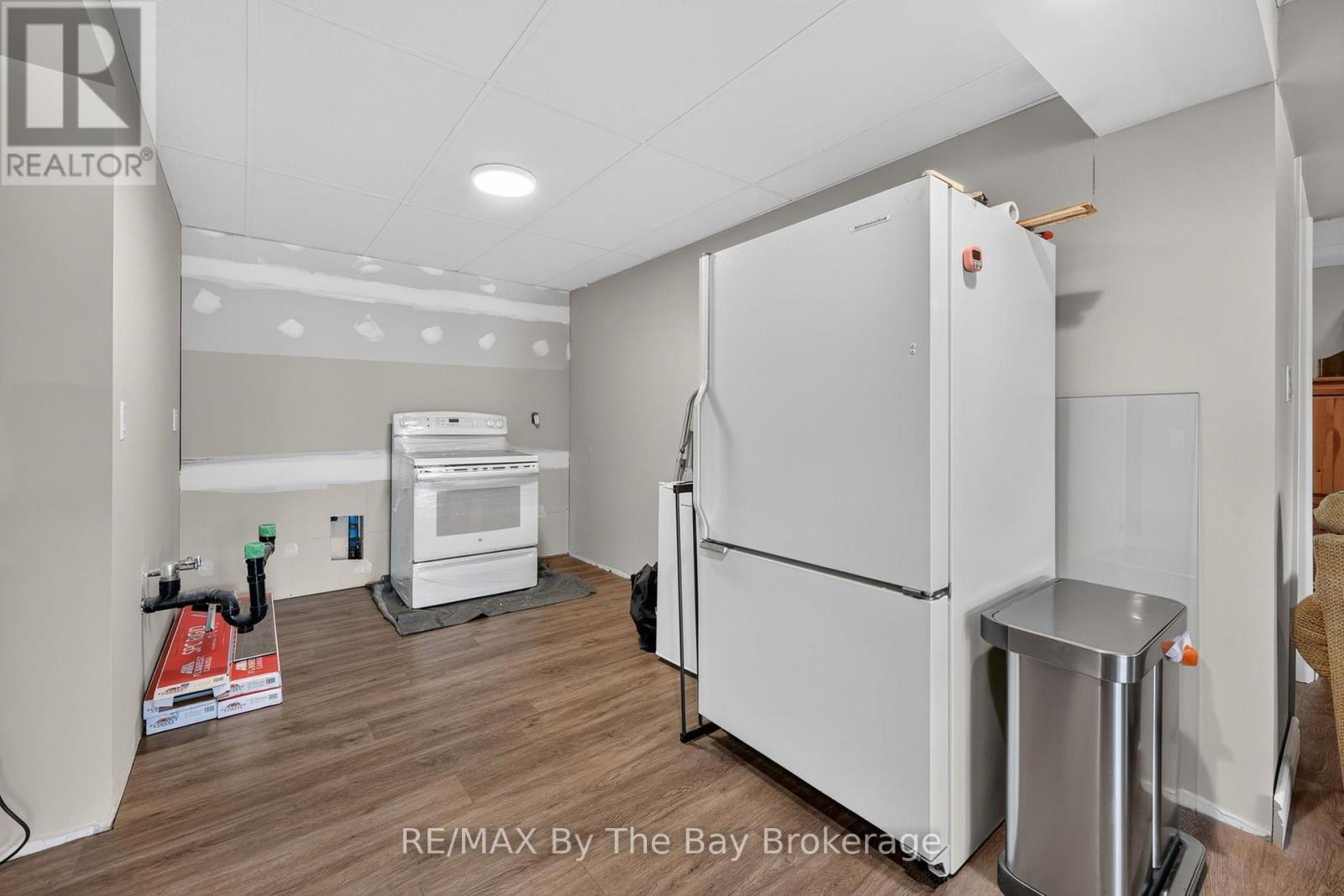 1434 RIVER ROAD W - Image 26