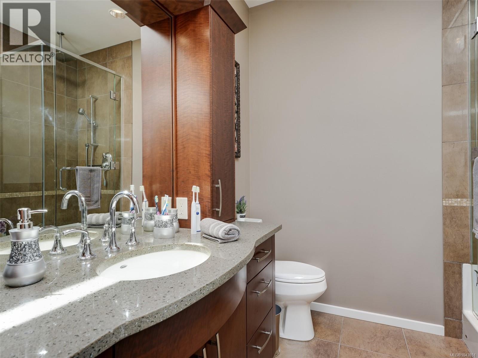 #10 50 Dallas Rd - 21