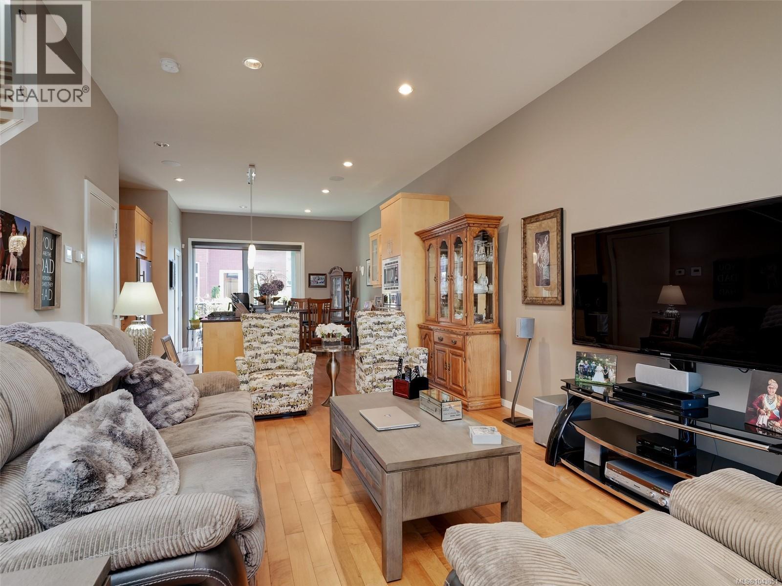 #10 50 Dallas Rd - 10