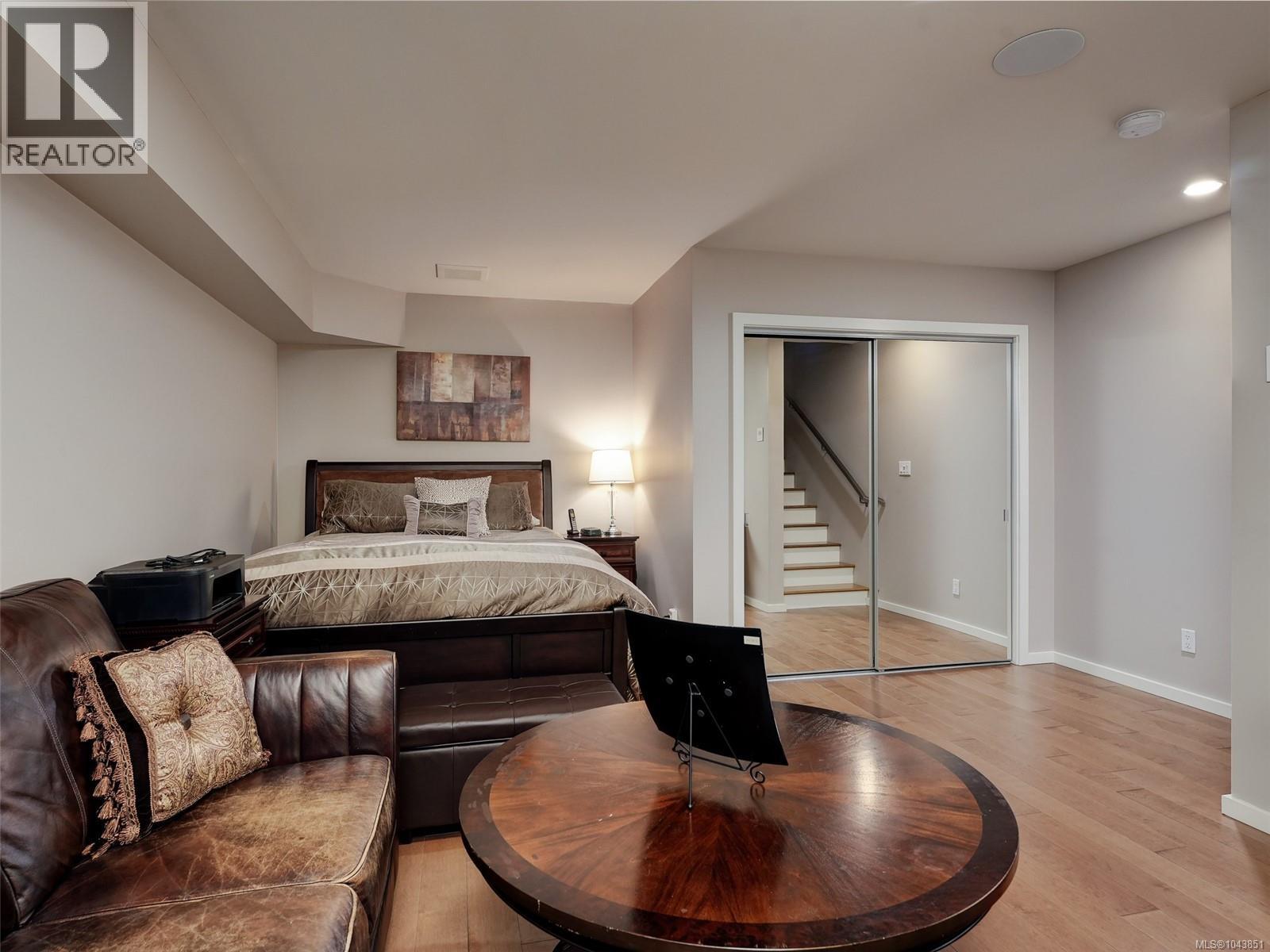 #10 50 Dallas Rd - 26