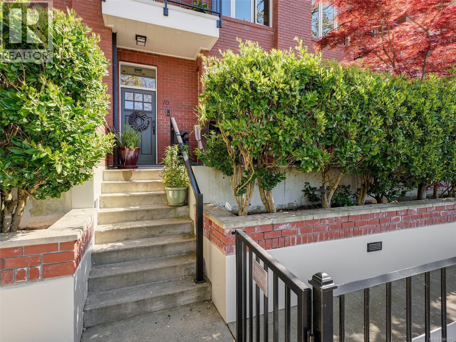 #10 50 Dallas Rd - 32