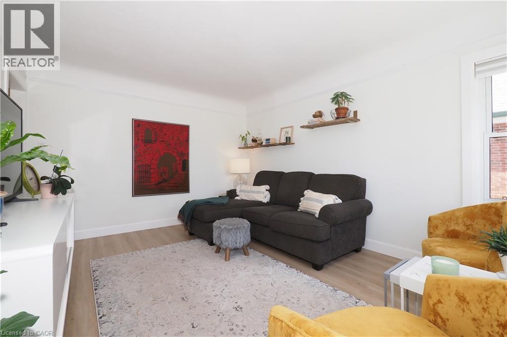 784 ELIZABETH Street - Image 6