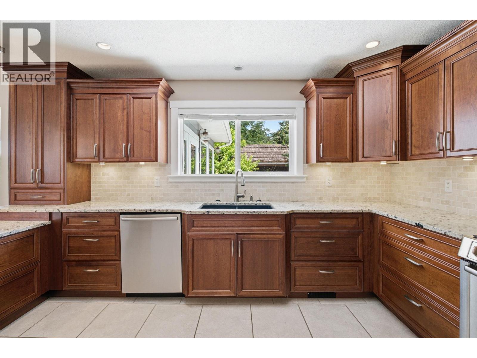 4345 Dunvegan Court - 16
