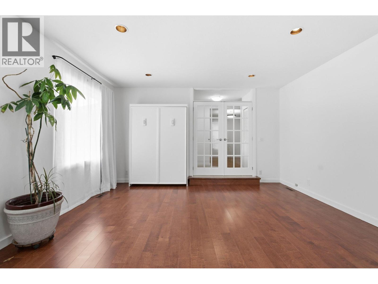4345 Dunvegan Court - 10