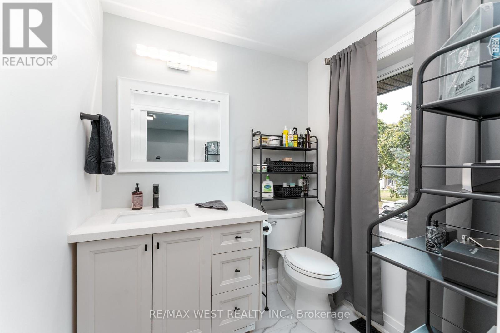 139 REDGRAVE DRIVE - 16