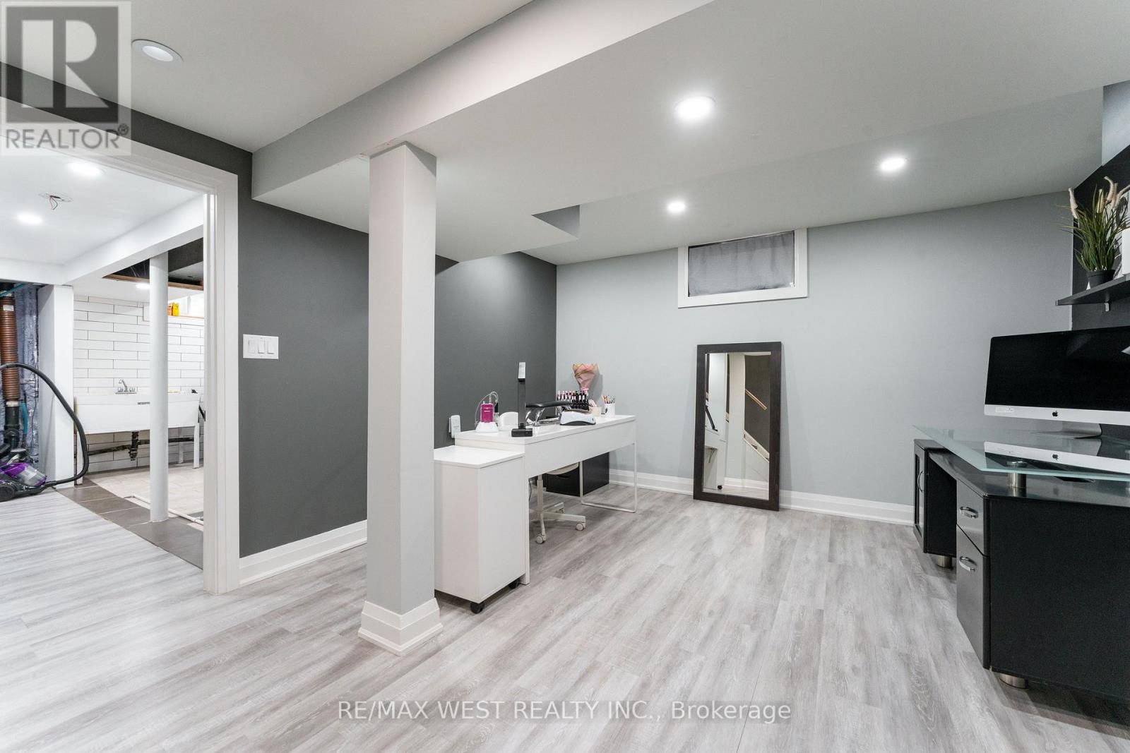 139 REDGRAVE DRIVE - 18